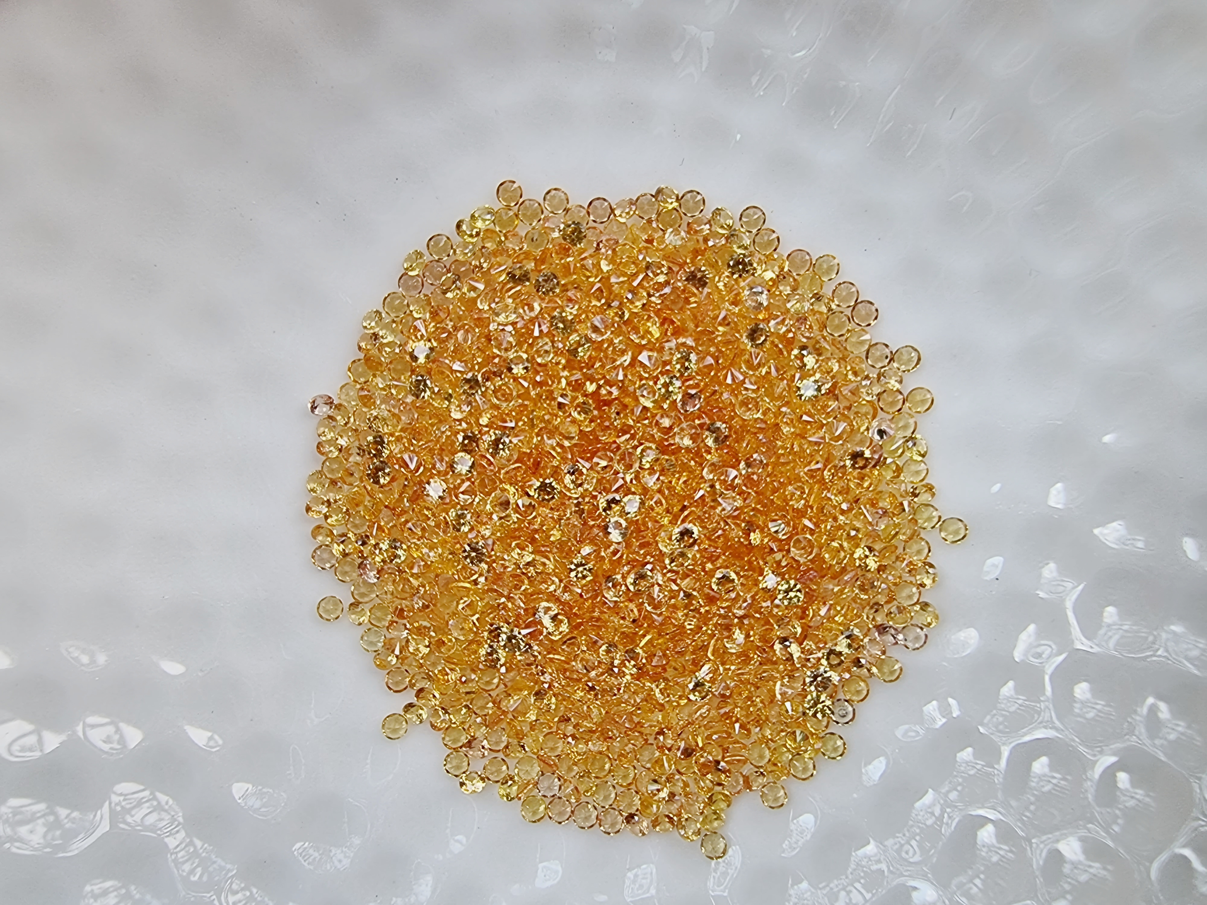 Yellow sapphire บุษราคัมกลม 1.5 มม. 1 กะรัต