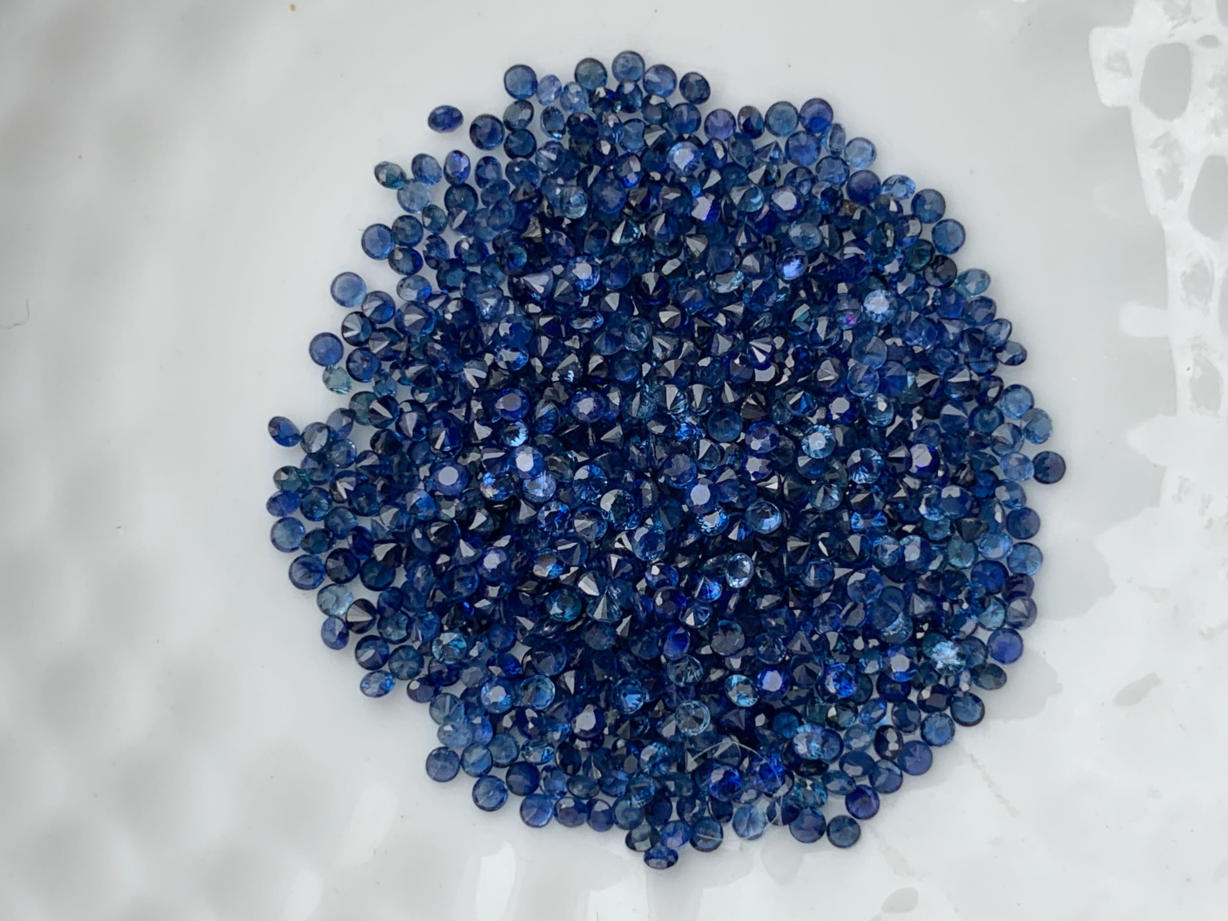 Blue sapphire ไพลินกลม 1.4 mm. 1 กะรัต