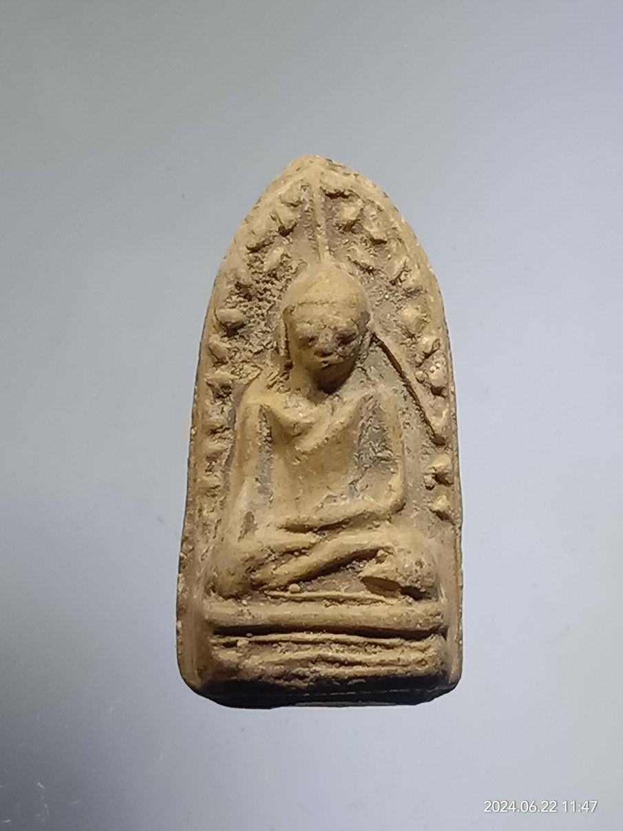 รหัสสินค้า พระเนื้อดิน เนื้อผง เนื้อว่าน 107 พระรอด เนื้อดินเผา วัดมหาวัน ลำพูน สู่ศตวรรษที่ 14 จัดสร้างปี 2539 พระสภาพสวยมาก หน้าตาจมูกปากติด ชัดเจน ประกวดติดที่ 1 แน่นอน งดต่อราคาครับ บอกก่อนนะครับ ต่อราคาเราไม่ขาย