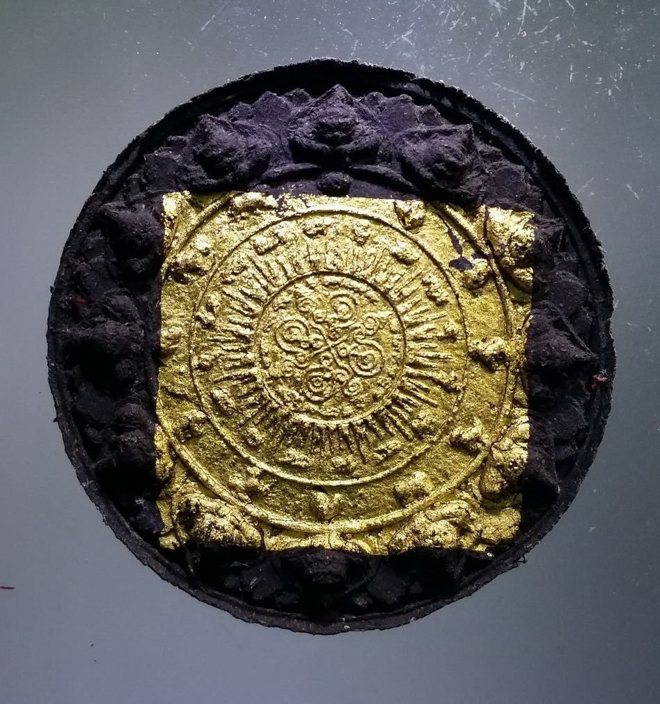 รหัสสินค้า จตุคามรามเทพ 190 องค์จตุคามรามเทพ รุ่นจอมราชันย์ สุวรรณภูมิ ปีมหามงคล พิธีพุทธาภิเษก เทวาภิเษก ณ.ศาลหลักเมือง และ วัดพระมหาธาตุวรมหาวิหาร จังหวัดนครศรีธรรมราช สร้างปี 2550 เนื้อว่านกากยายักษ์ ลูกนำฤกษ์ในพิธี