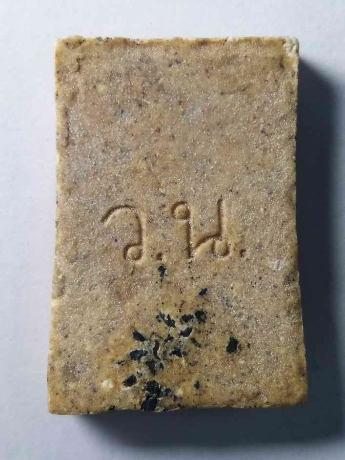 รหัสสินค้า พระสมเด็จ วัดต่างๆ 168 พระสมเด็จเนื้อผงฝังแร่มวลสาร ด้านหลังมีชื่อย่อวัด ว.น. พระรายการนี้ให้เช่าบูชาแล้ว