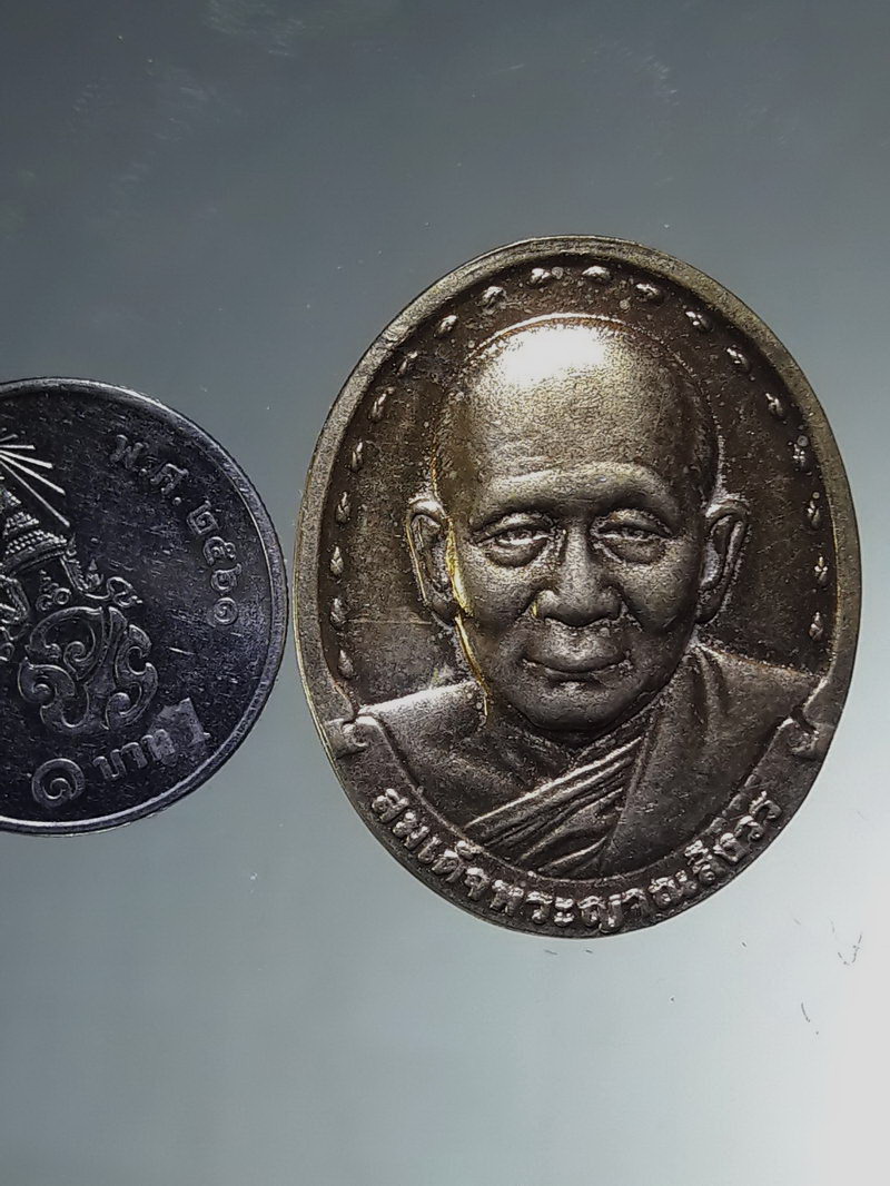 รหัสสินค้า เหรียญคณาจารย์ 7489 เหรียญสมเด็จพระญาณสังวร สมเด็จพระสังฆราชสกลมหาสังฆปรีนายก วัดบวรนิเวศวิหาร กรุงเทพฯ หลังภปร. สร้างปี 2529 โรงพยาบาลจุฬาลงกรณ์ สภากาชาดไทย สร้างถวาย