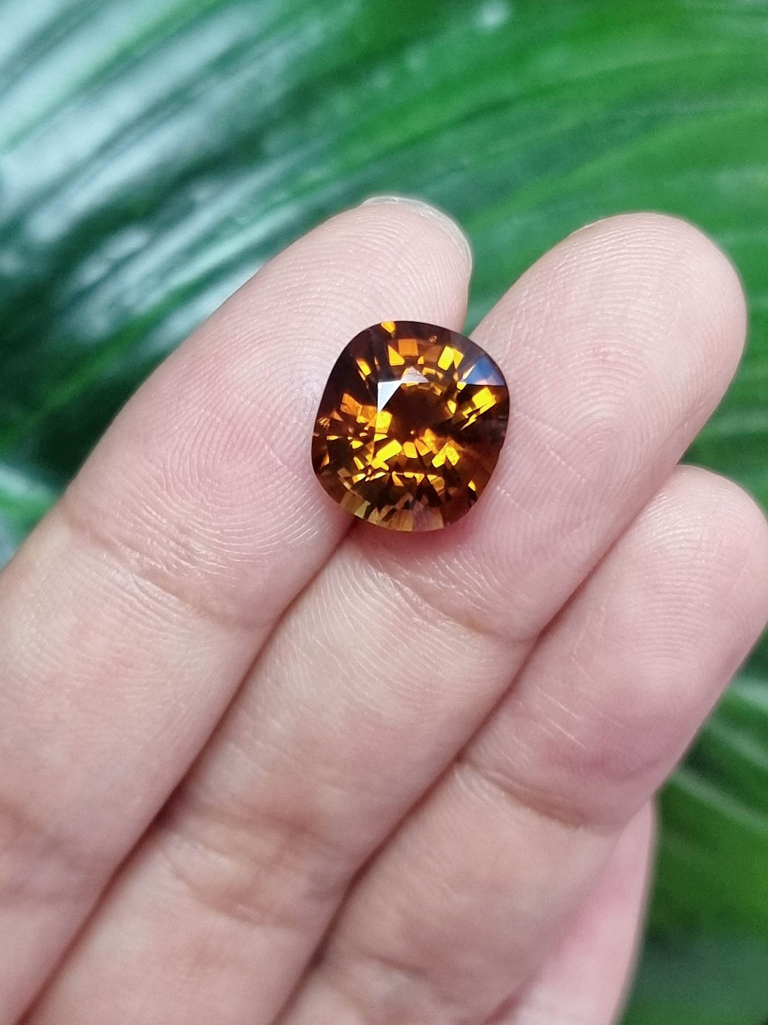 พลอยทัวมาลีนคูชั่น สีน้ำผึ้ง 7.25 กะรัต 1 เม็ด