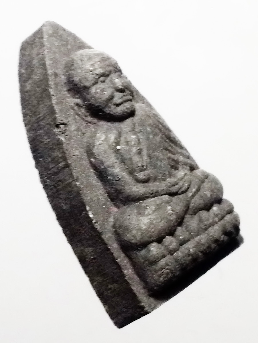 รหัสสินค้า หลวงปู่ทวด วัดต่างๆ 395 หลวงปู่ทวด เหยียบน้ำทะเลจืด เนื้อผงใบลาน วัดช้างให้ จังหวัดปัตตานี หลังตัวหนังสือ น.