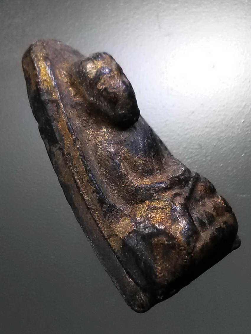 รหัสสินค้า หลวงปู่ทวด วัดต่างๆ 507 หลวงปู่ทวด เนื้อดินเผา วัดช้างให้ สร้างปี 2513 ผสมผงเก่า ปี 2497 พระครูใบฎีกาขาวสร้าง พระรายการนี้ให้เช่าบูชาแล้ว