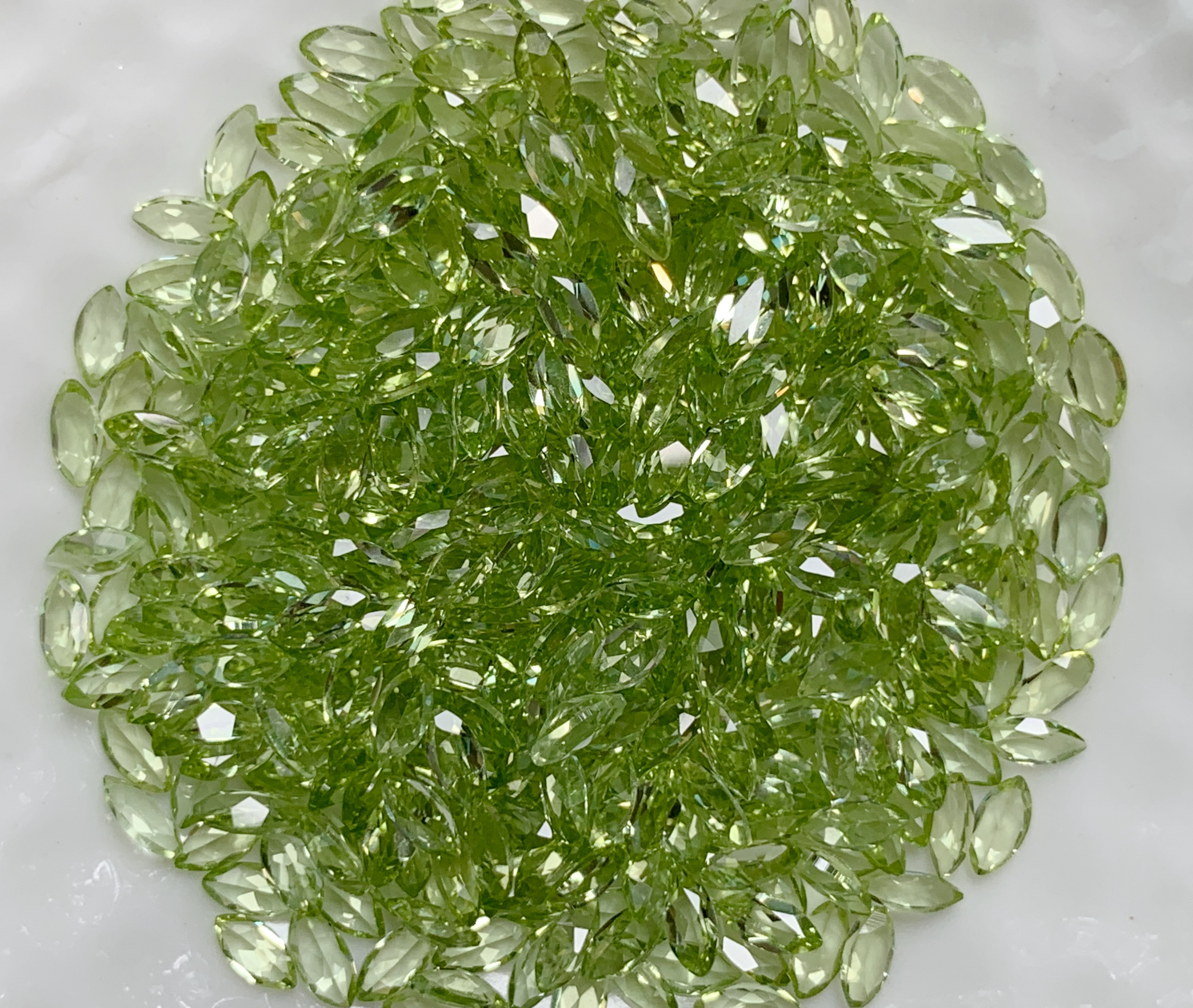 เพอริดอทมาคี 4X2 มม. 5 กะรัต