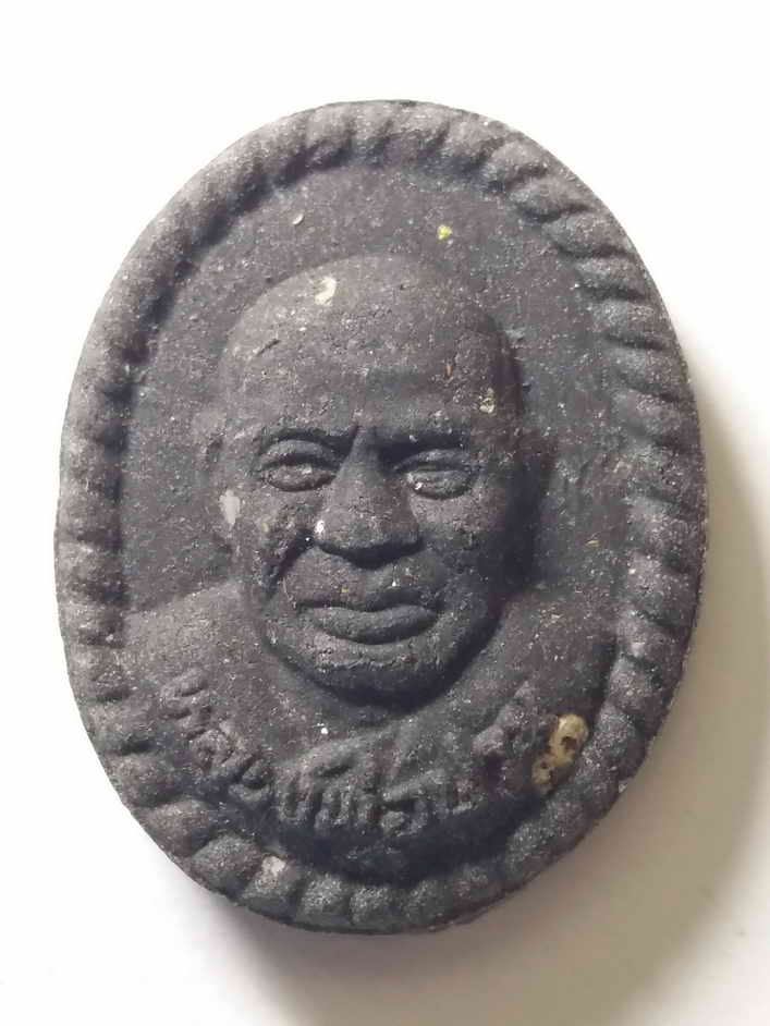 รหัสสินค้า พระมีกล่อง 016 พระผงใบลาน รูปเหมือนหลวงปู่ปาน วัดคลองด่าน ออกวัดประชานิมิตร ตำบลคลองตะเกรา อำเภอท่าตะเกียบ จังหวัดฉะเชิงเทราสร้างปี 2555