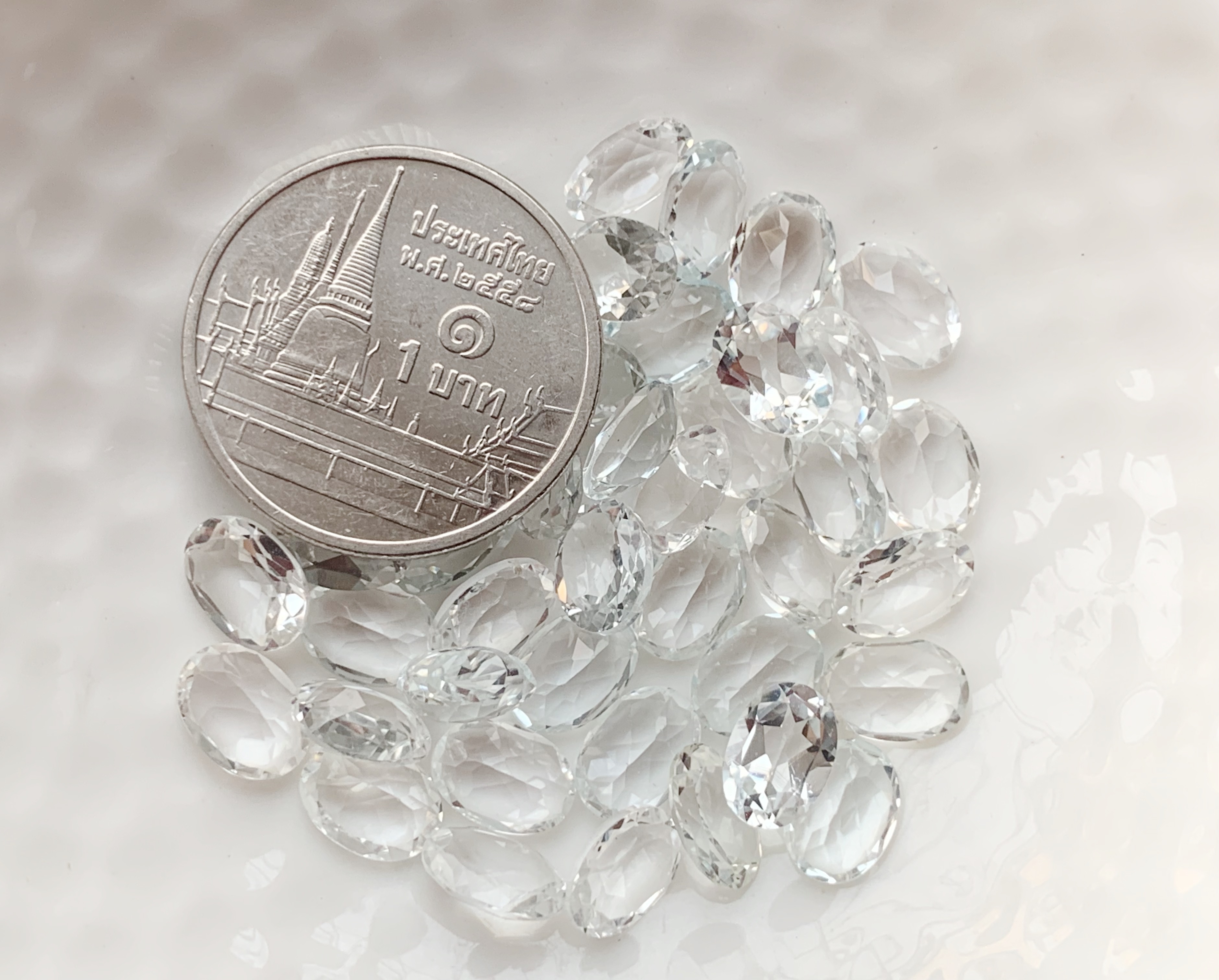 ไวท์โทปาสไข่ 7X5 มม. 5 กะรัต