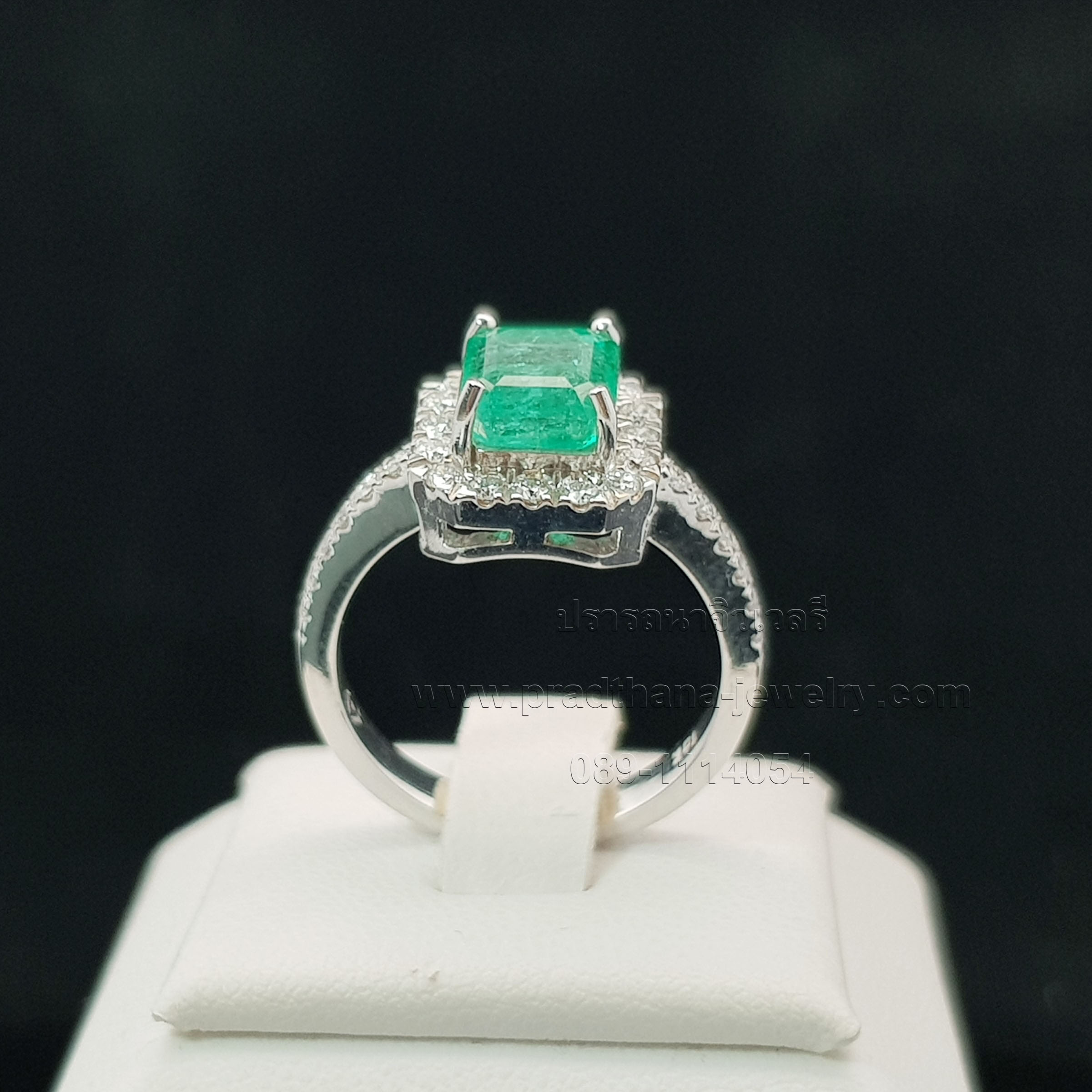 แหวนมรกตประดับเพชร