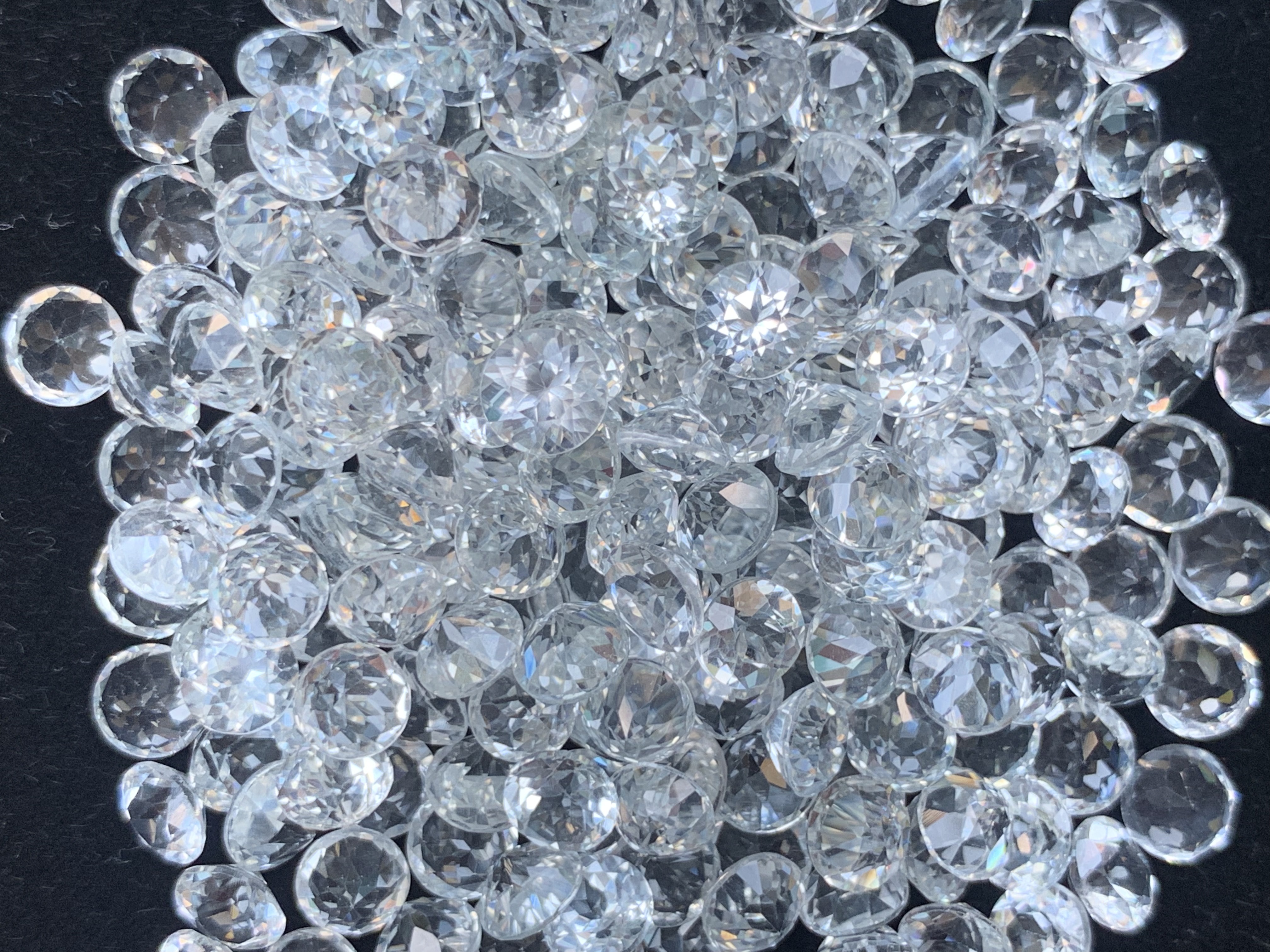 ไวท์โทปาสกลม 4.0 มม. 5 กะรัต