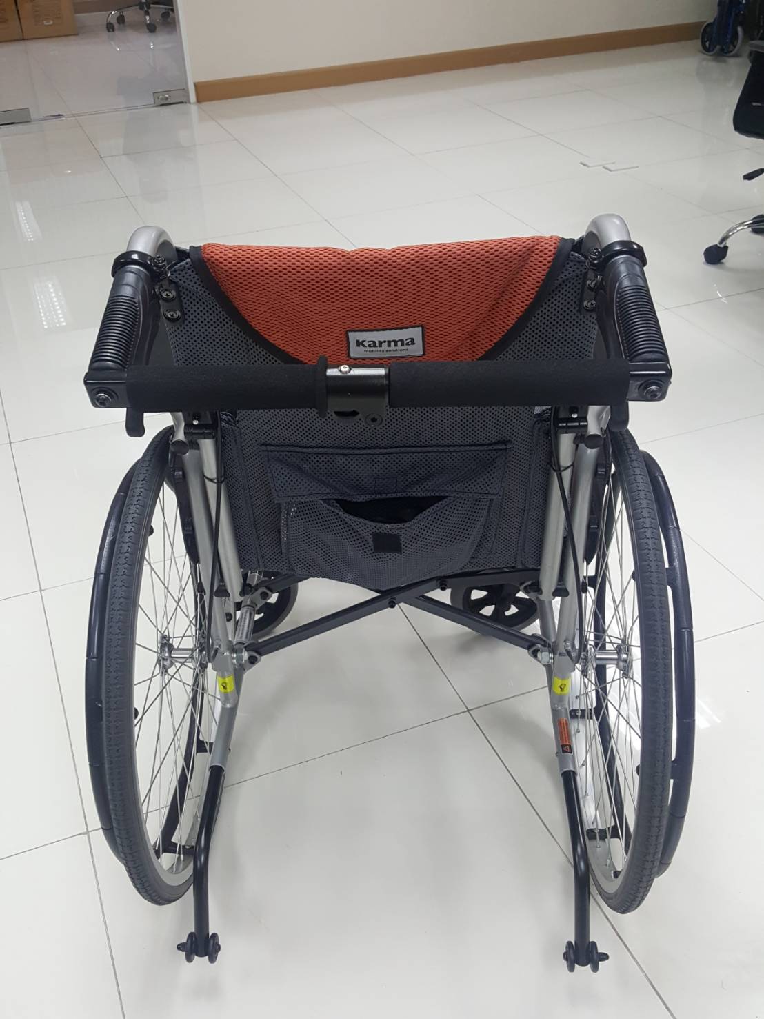 รถเข็นอลูมินัมอัลลอยด์คาร์ม่า Karma รุ่น S-Ergo 106 (WheelChair KARMA Ergo 106) ผู้ใช้งานหน้าท้องใหญ่ นั่งสบาย พนักพิงหลังปรับเอนได้ 3 ระดับ ของแท้ รับประกันศูนย์ไทย 5 ปี