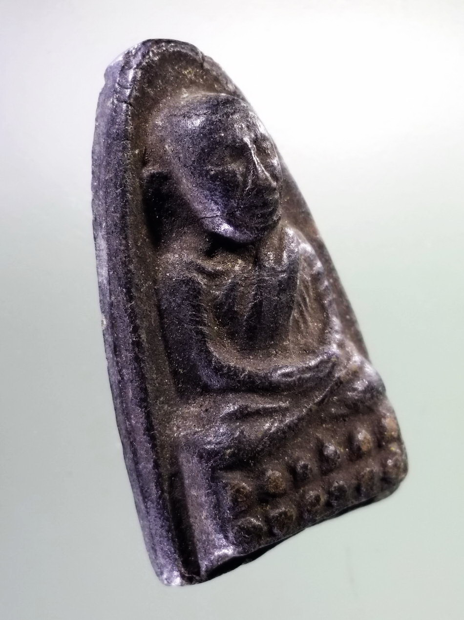 รหัสสินค้า หลวงปู่ทวด วัดต่างๆ 004 หลวงปู่ทวด เนื้อดินเผา วัดช้างให้ สร้างปี 2513 ผสมผงเก่า ปี 2497 พระรายการนี้ให้เช่าบูชาแล้ว