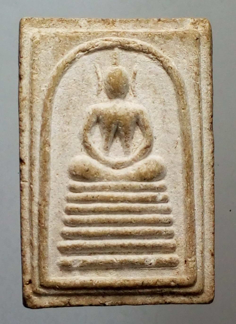 รหัสสินค้า พระไม่ทราบที่ 185 พระสมเด็จเนื้อผง หลังชื่อย่อวัด ว.ย.ท.ไม่ทราบที่