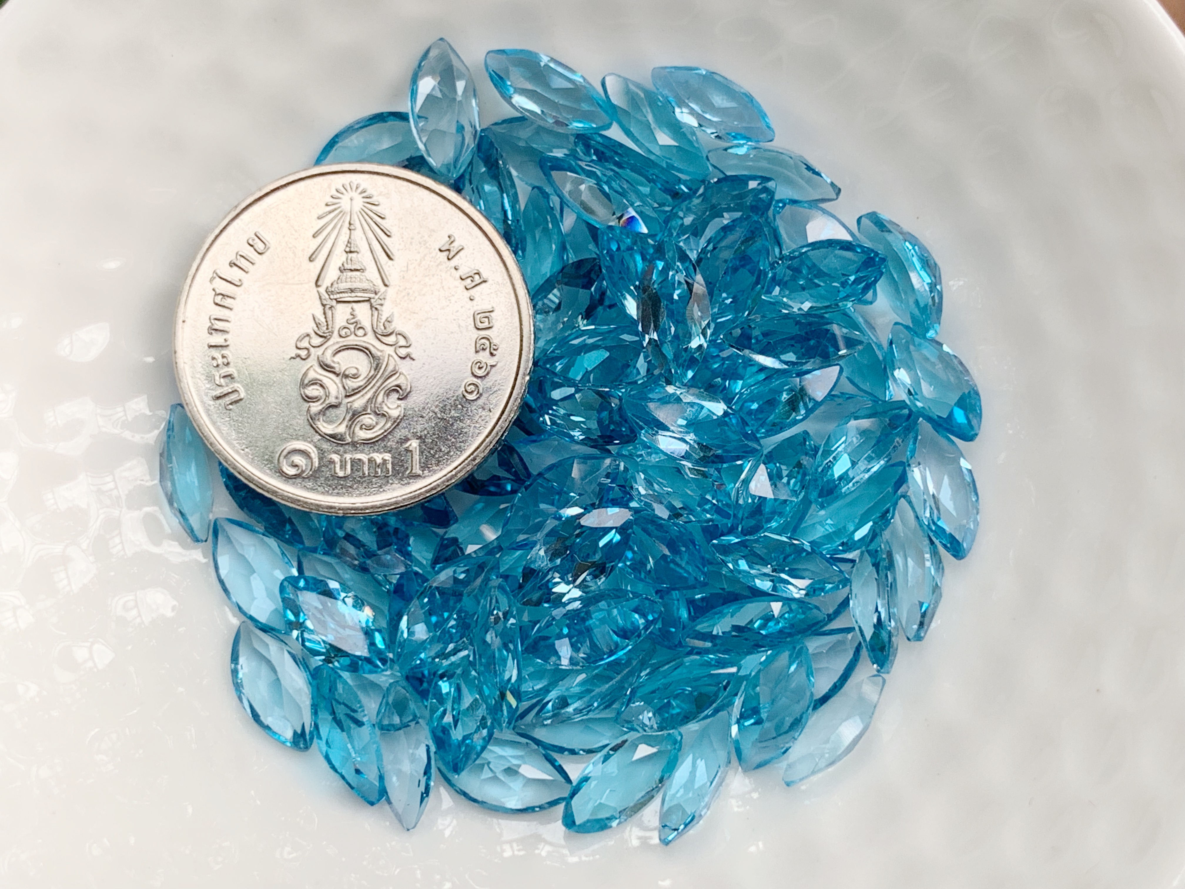 สวิสบลูโทปาสมาคี 8X4 มม. 5 กะรัต