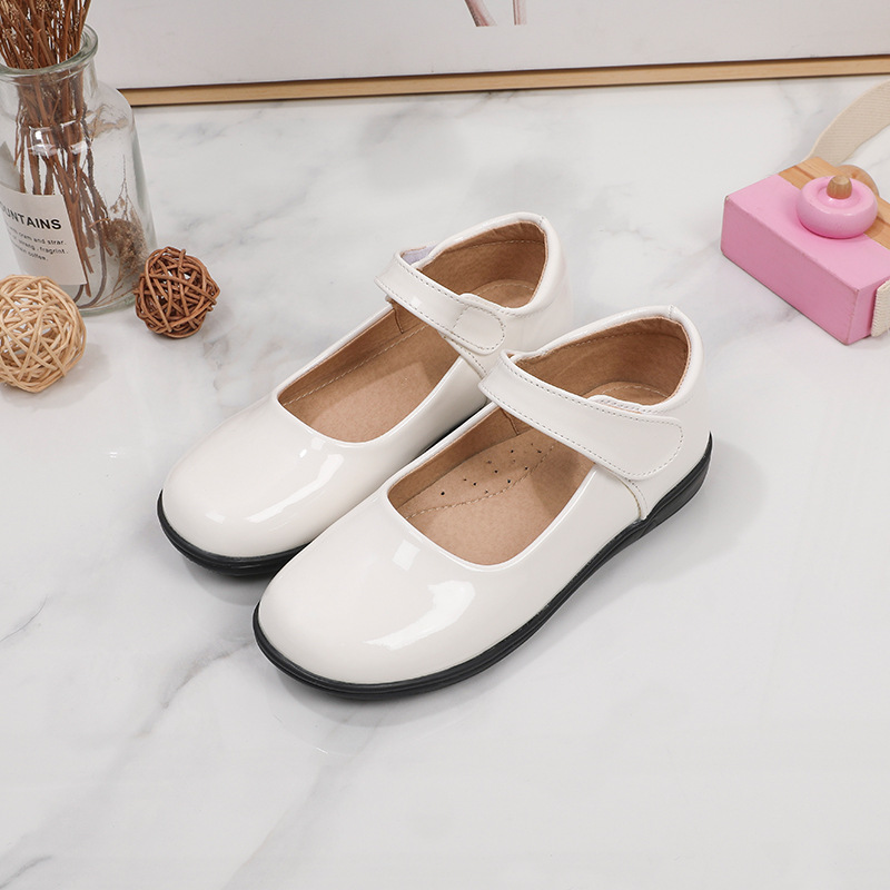 Shoe1508- พร้อมส่งจากไทย รองเท้าคัชชูเด็กเล็ก-เด็กโต รองเท้าคัชชูเด็กหญิง สวยเรียบหรูดูดี สีขาวเงาเล็กน้อย ใส่สบาย ได้ทุกโอกาส (ความยาววัดจากพื้นภายใน ให้ใช้ความยาวเท้า +0.5 cm.แล้วแลือก)