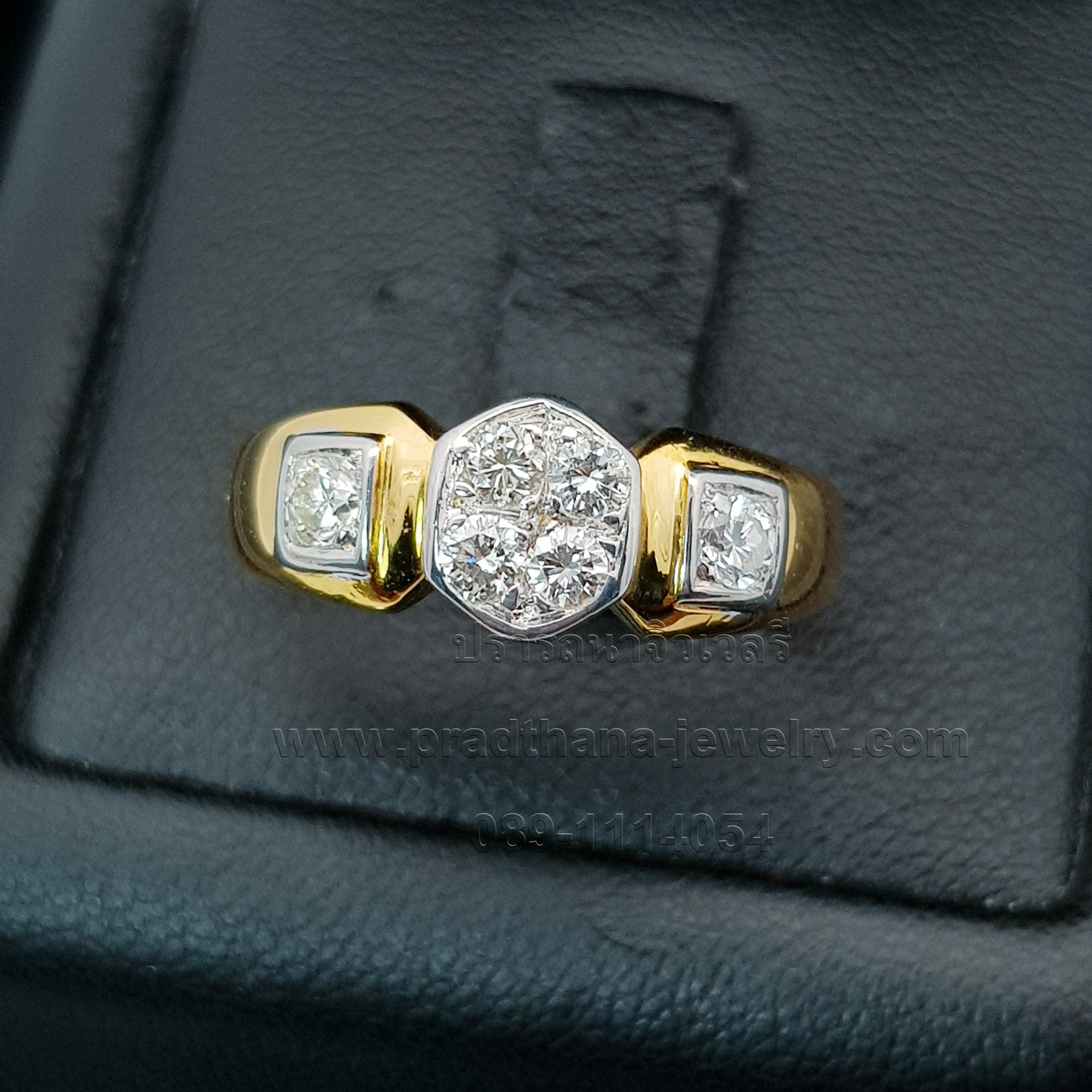 แหวนเพชรกระจุกกลางบ่าเพชร