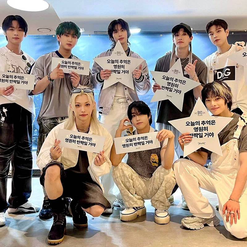 เสื้อยืด StrayKids : 2024 World Tour dominATE