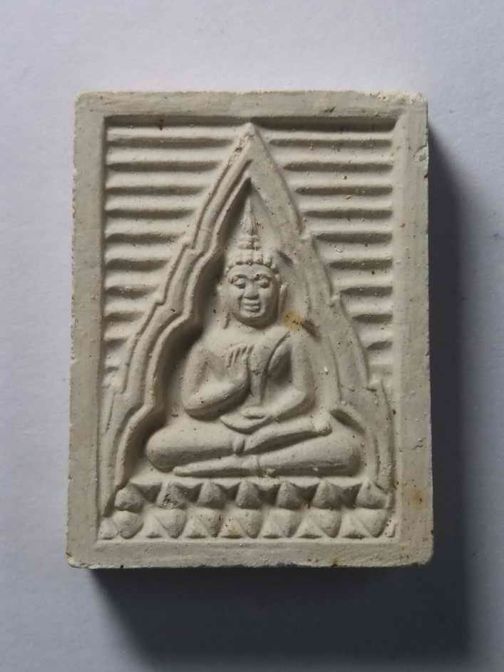 รหัสสินค้าพระเนื้อดิน เนื้อผง เนื้อว่าน 424 พระผงของขวัญ ที่ระลึกสร้างที่ว่าการอำเภอพานทอง จังหวัดชลบุรี