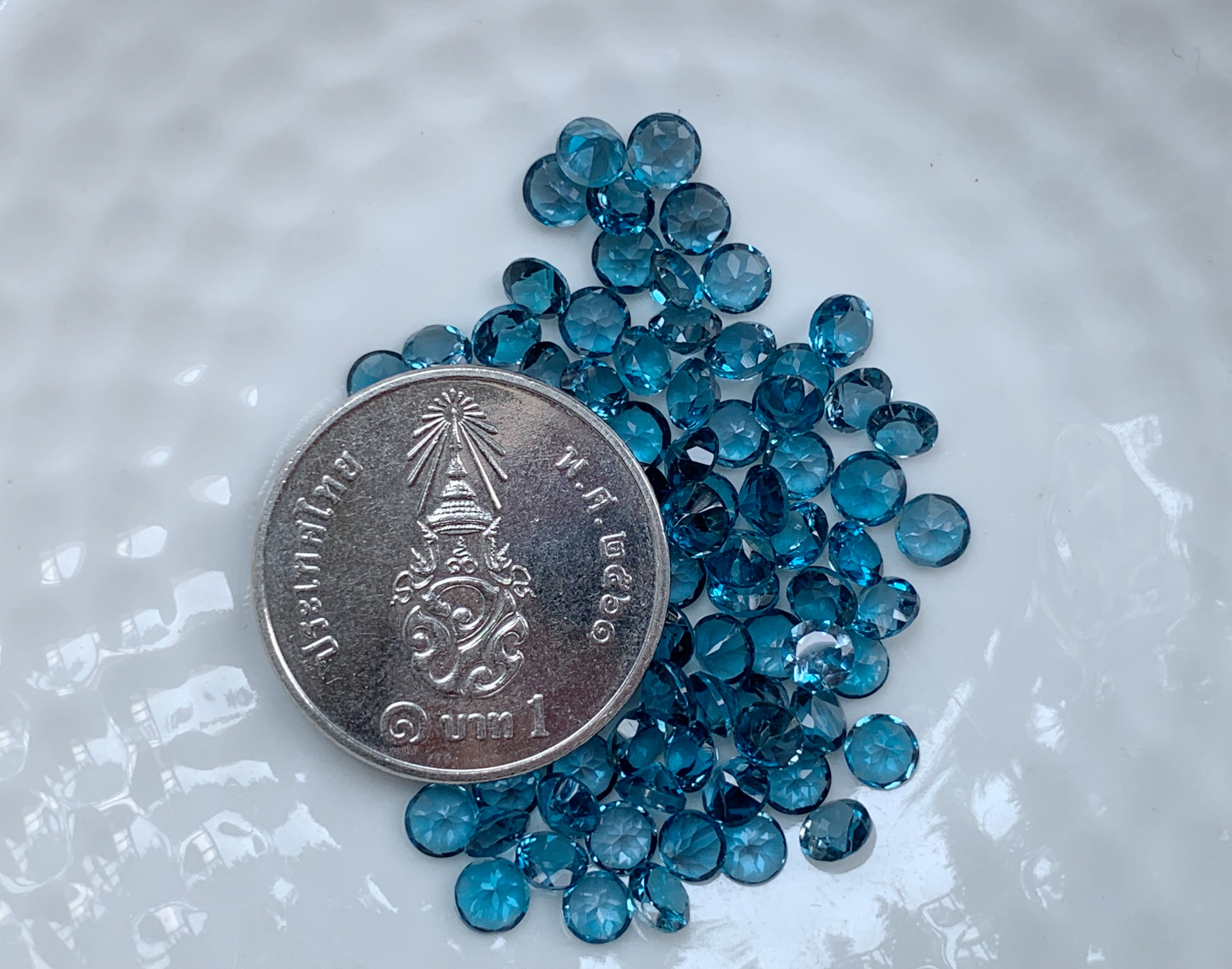 ลอนดอนบลูโทปาสกลม 3.5 มม. 5 กะรัต