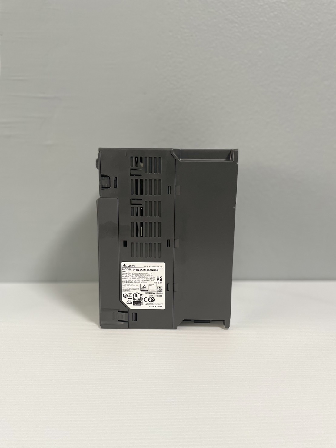 Delta Inverter VFD25AMS23ANSAA 7.5HP 5.5kW (Input 220V 3-Phase Output 220V 3-Phase )