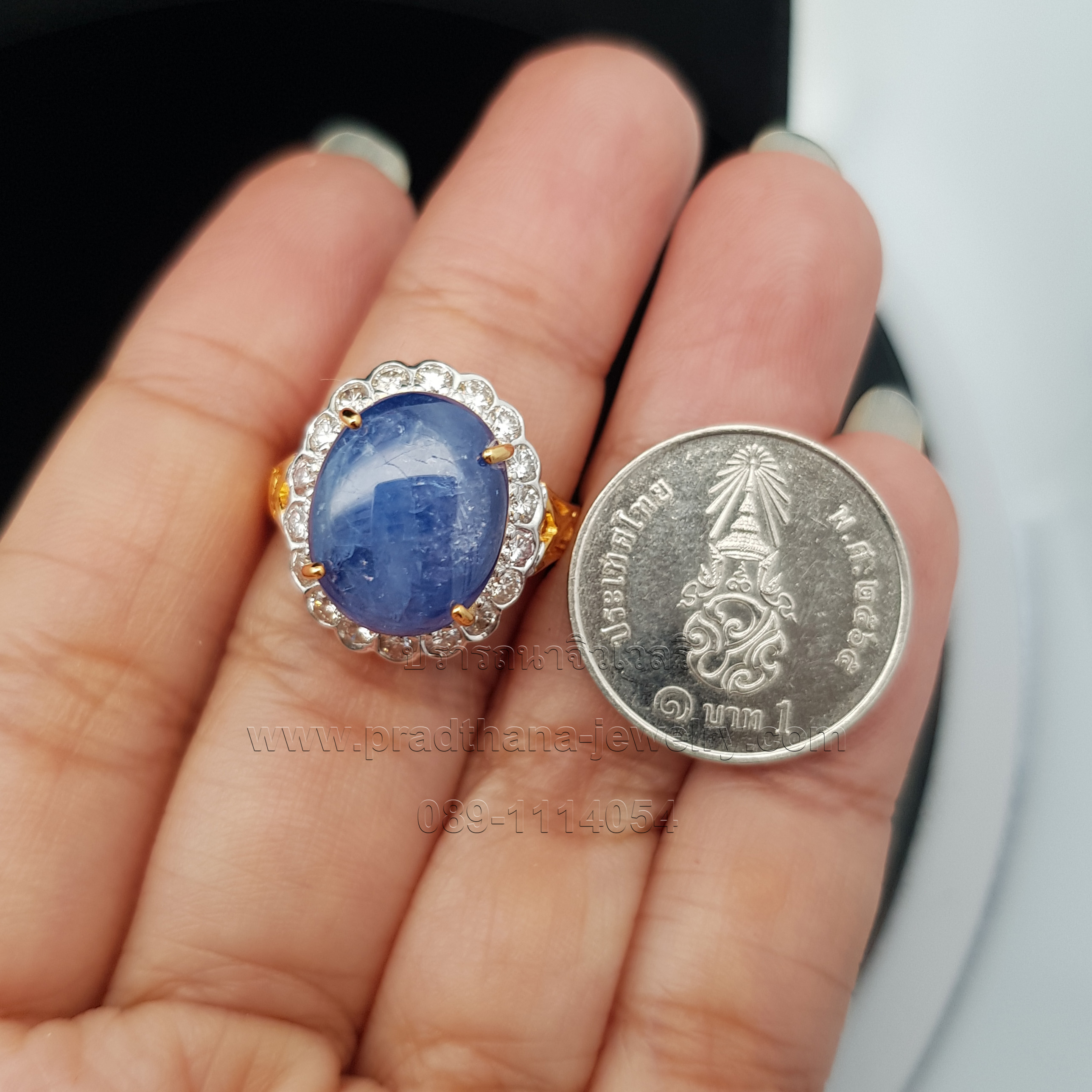 แหวนไพลินนิหล่าล้อมเพชร