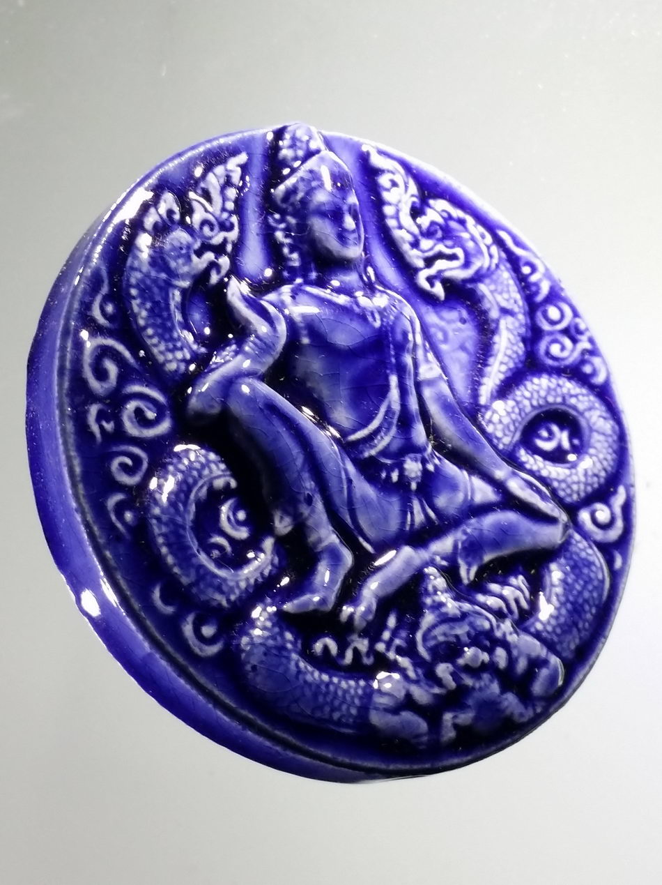 รหัสสินค้า จตุคามรามเทพ 914 พระเทวราชโพธิสัตว์จตุคามรามเทพ เนื้อกระเบื้องเคลือบสีน้ำเงิน รุ่นมหาเศรษฐีบุญฤทธิ์ หลวงพ่อจอน วัดบุญฤทธิ์ จังหวัดนครราชสีมา จัดสร้าง ปี 2550