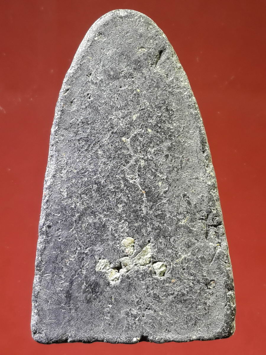 รหัสสินค้า หลวงปู่ทวด วัดต่างๆ 136 หลวงปู่ทวด วัดช้างให้ จ.ปัตตานี ไม่ทราบปีที่สร้าง เนื้อผงใบลานฝังแร่ พิมพ์กลางหัวมน