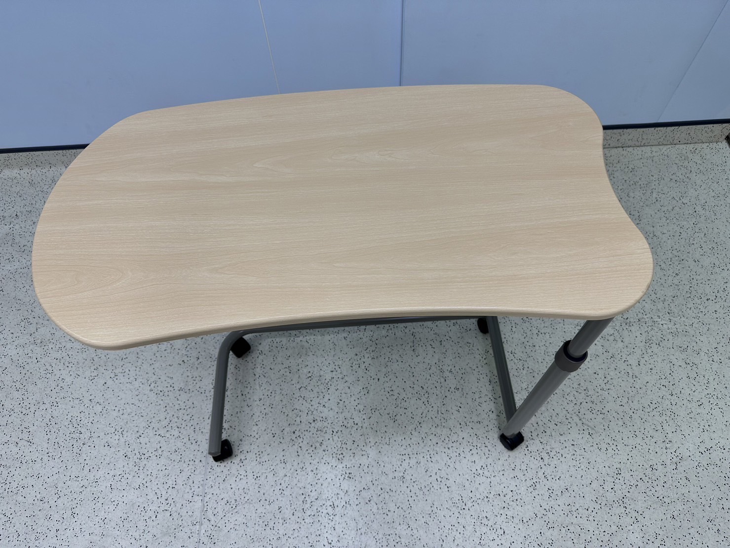 โต๊ะคร่อมเตียง แบรนด์ Hill-Rom (Overbed Hill-Rom)