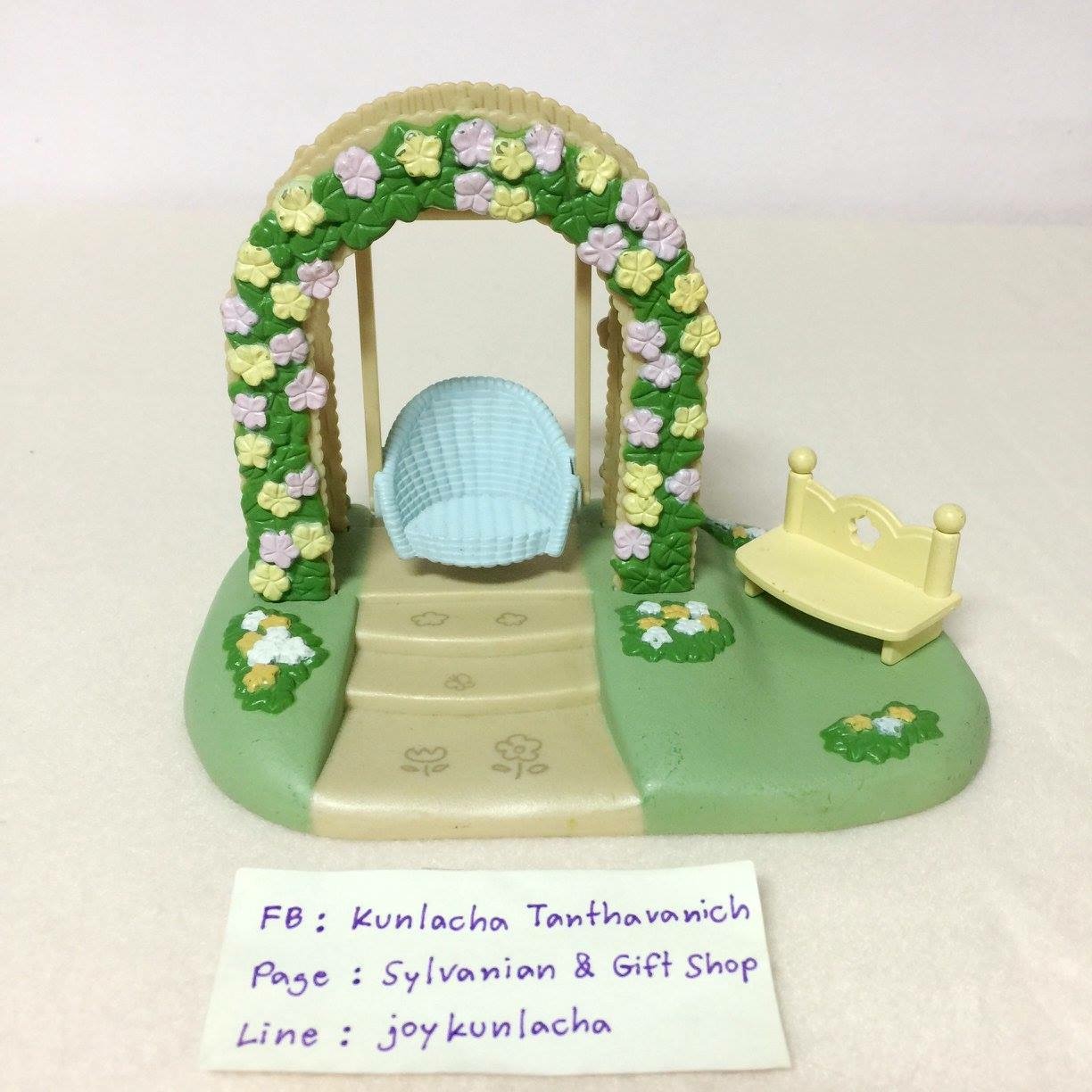 ชุดชิงช้าดอกไม้สวยหวาน พร้อมเก้าอี้นั่งเล่น ซิลวาเนียน Flower Swing : Sylvanian Families