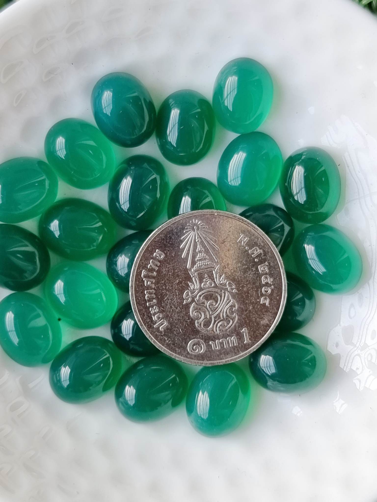 โมราไข่หลังเบี้ย 10x8mm. 5 เม็ด