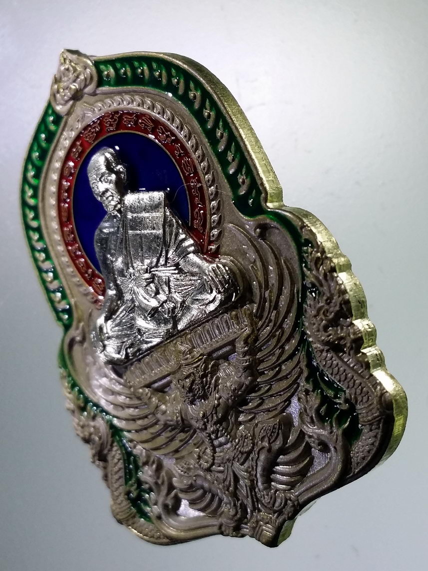 รหัสสินค้า พระมีกล่อง 045 เหรียญหลวงพ่อพัฒน์ วัดห้วยด้วน จ.นครสวรรค์ รุ่นราชันย์แสนล้าน ปี ๒๕๖๔ เนื้อทองชนวน ลงยา 3 สี หน้ากากอัลปาก้า หมายเลข ๑๗๗