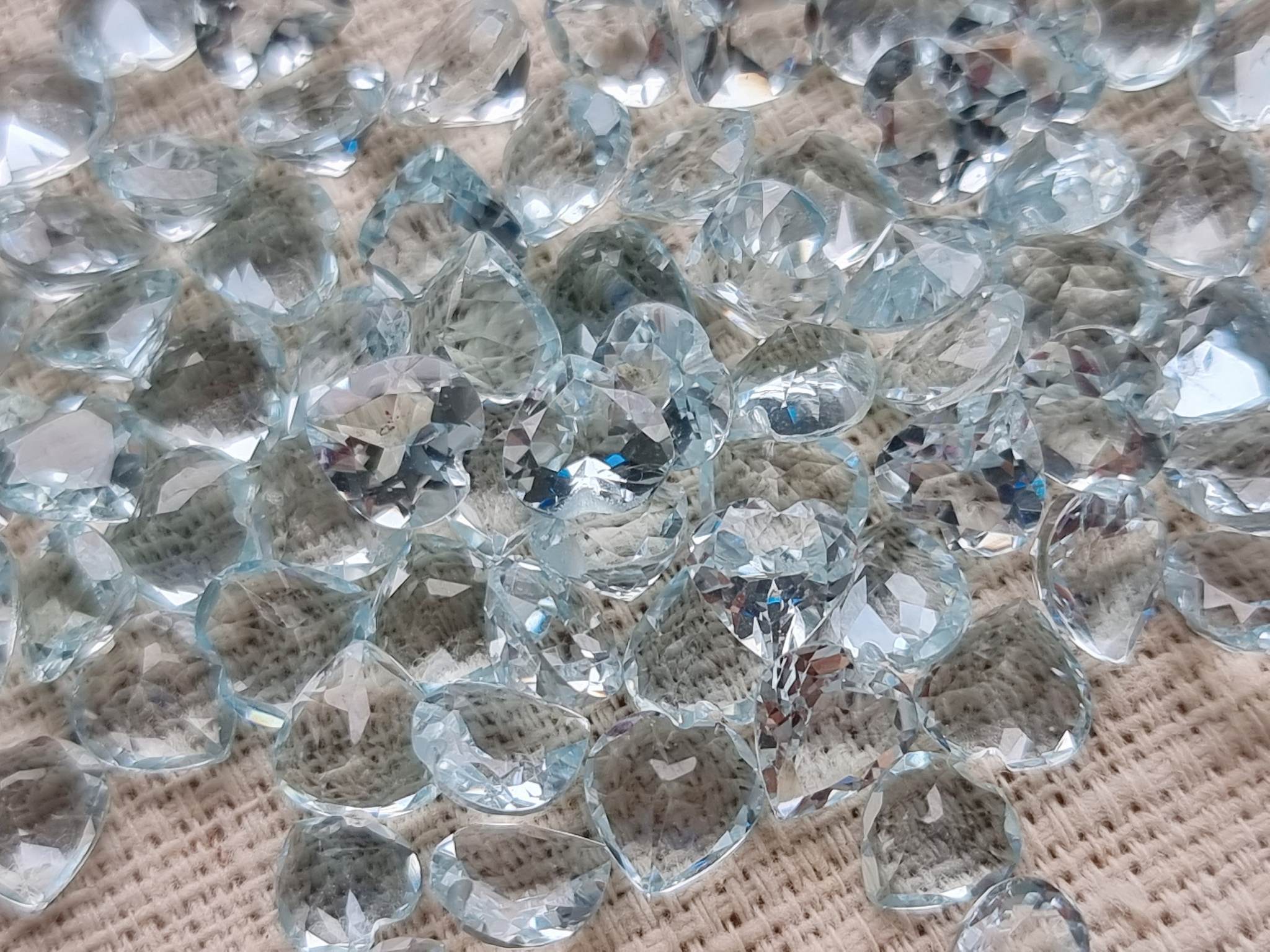 พลอยอความารีนหัวใจ 6 mm. 1 เม็ด