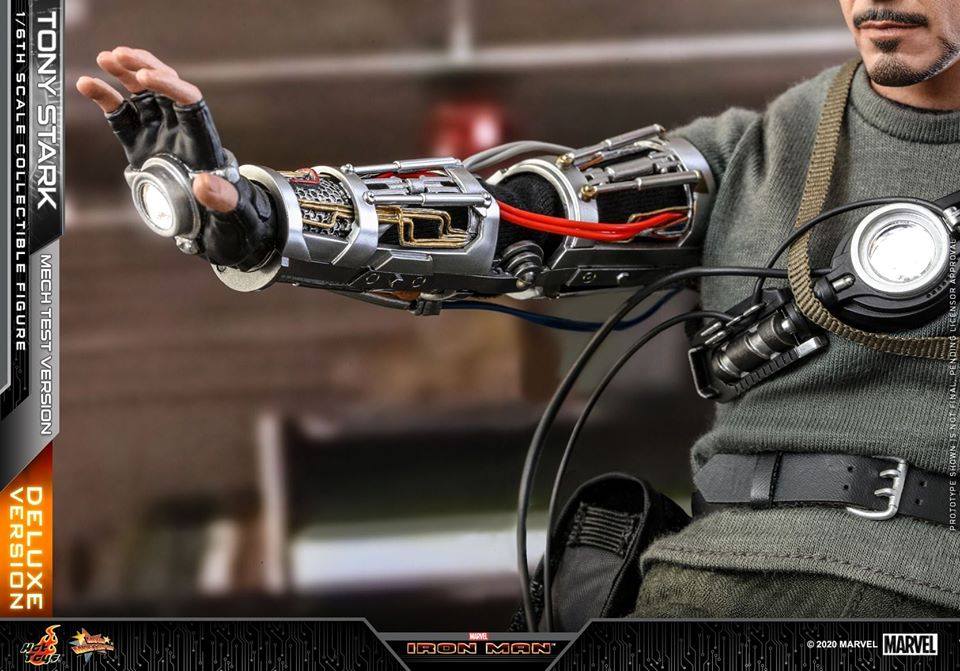 เปิดรับPreorder มัดจำ 4925 บาท Hot Toys: MMS582 1/6 Tony Stark: Iron Man (Mech Test Version) 1/6 Scale (Delxue)