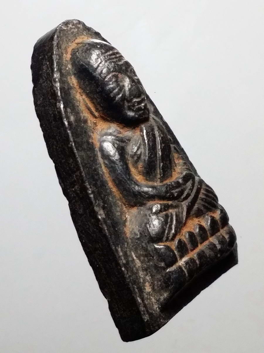 รหัสสินค้า หลวงปู่ทวด วัดต่างๆ 392 หลวงปู่ทวด วัดช้างให้ จังหวัดปัตตานี เนื้อผงใบลาน พิมพ์ตัวหนังสือนูน ไม่ทราบปีที่สร้าง