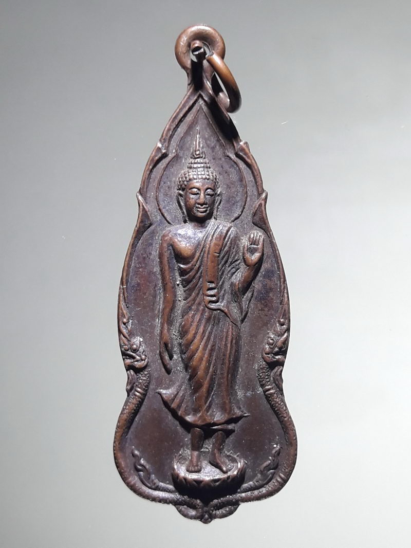 รหัสสินค้า เหรียญพระพุทธ 4285 เหรียญพระลีลาประทานพร ที่ระลึกในงานสมโภช เมืองพัทยา ปี 2522