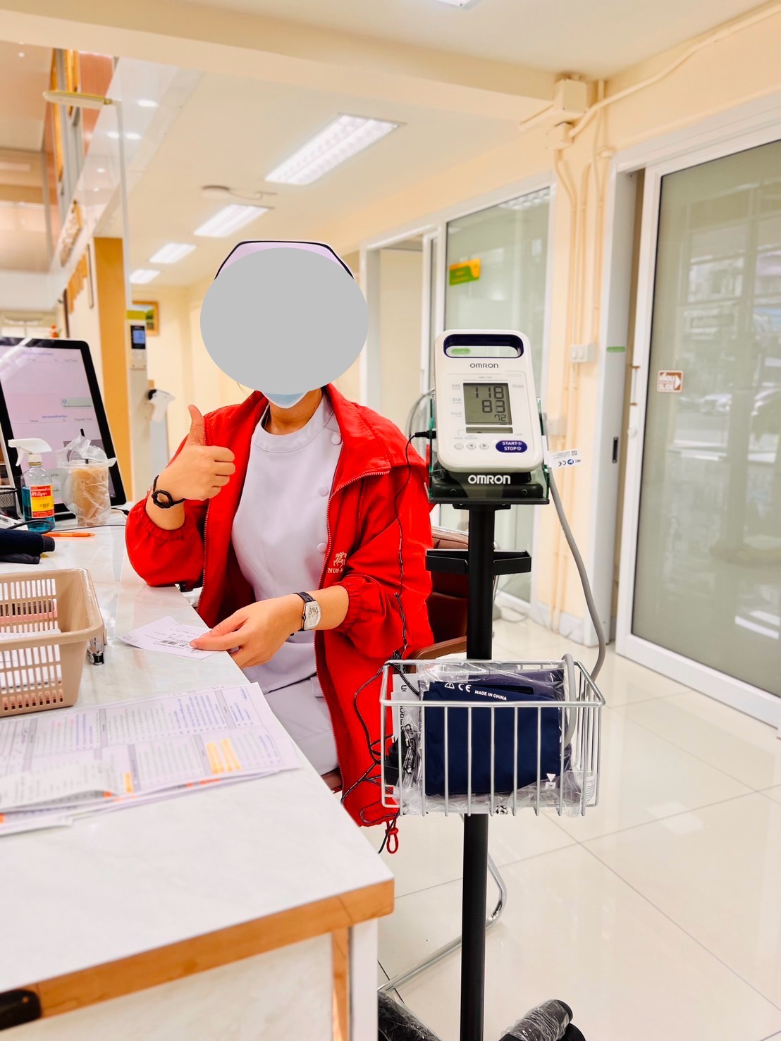 เครื่องวัดความดันโลหิตอัตโนมัติ OMRON รุ่น HBP-1320 + พร้อมรถเข็นขาตั้งครบชุด และอุปกรณ์ประกอบการใช้งาน