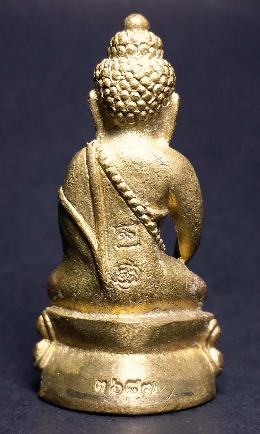 รหัสสินค้า พระกริ่ง พระหล่อ 460 พระกริ่งเนื้อทองทิพย์ ด้านหลังตอกโค๊ต 2 โค๊ต หมายเลข ๓๖๘๗ ไม่รู้ที่