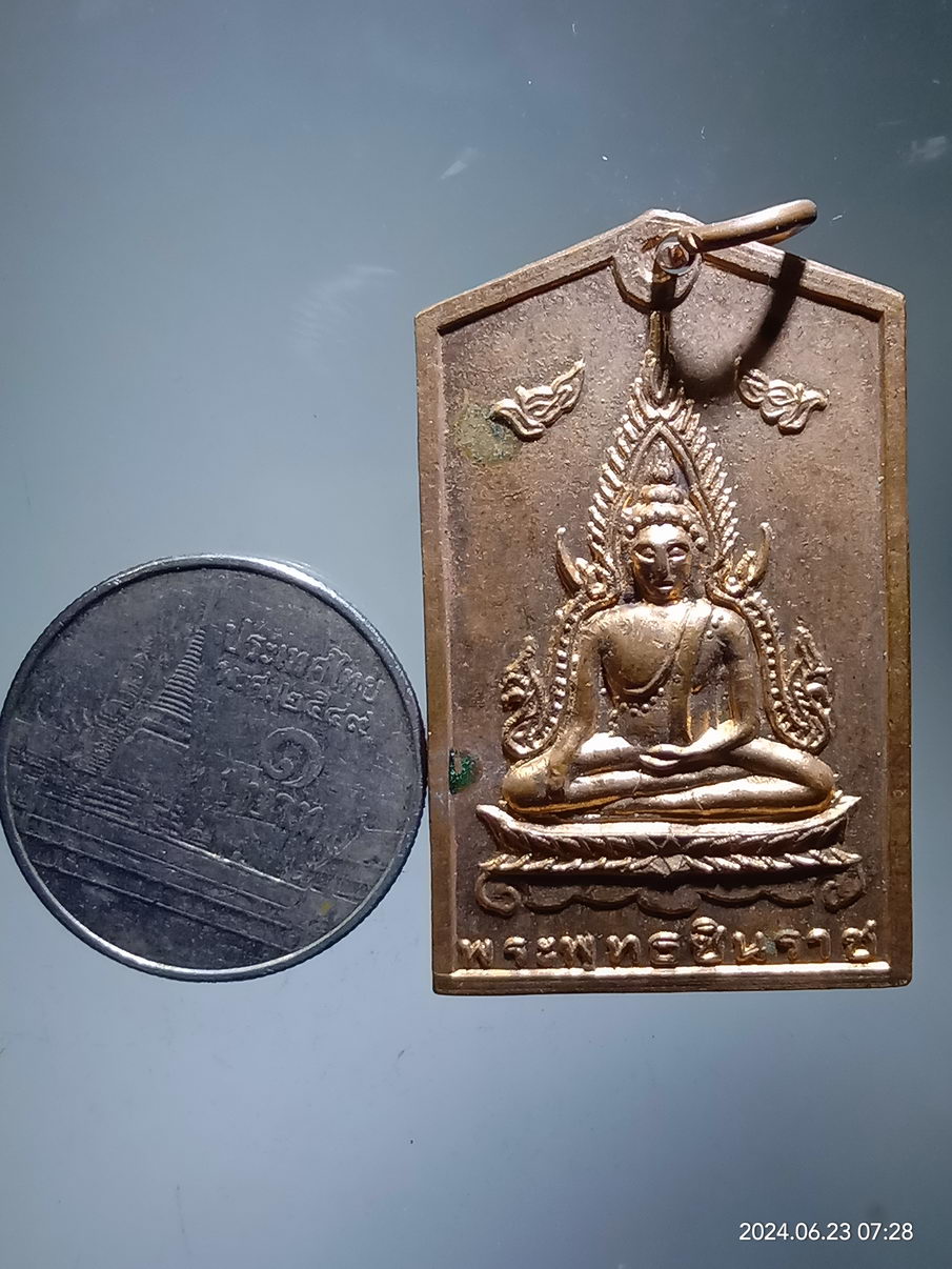 รหัสสินค้า เหรียญพระพุทธ 002 เหรียญห้าเหลี่ยมพระพุทธชินราช เนื้อทองแดงผิวไฟ หลังศาลาวัดม่วงคัน สร้างปี 2520