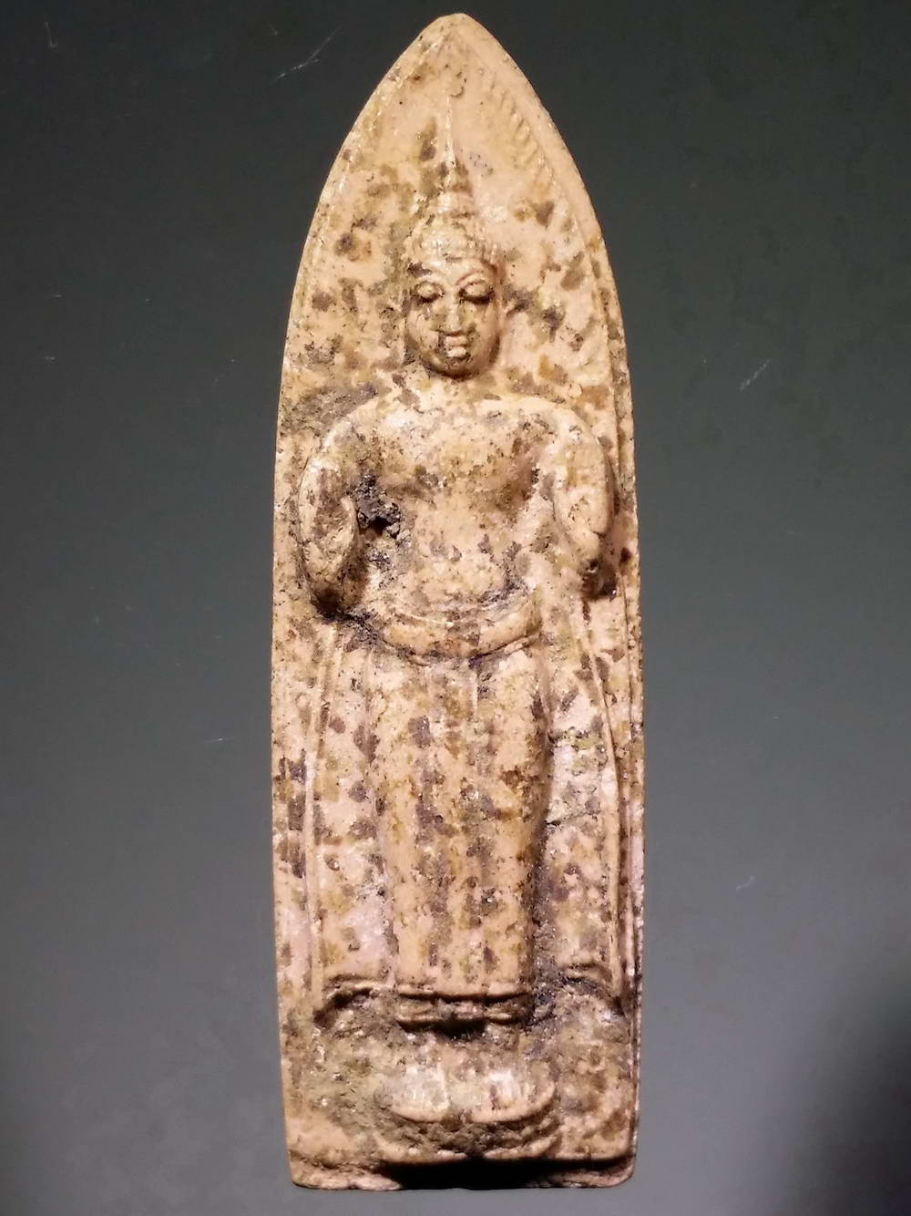 รหัสสินค้า พระไม่ทราบที่ 214 พระพุทธเนื้อผงปางห้ามสมุทร หลังยันต์มะอะอุ ไม่ทราบที่ พระรายการนี้ให้เช่าบูชาแล้ว