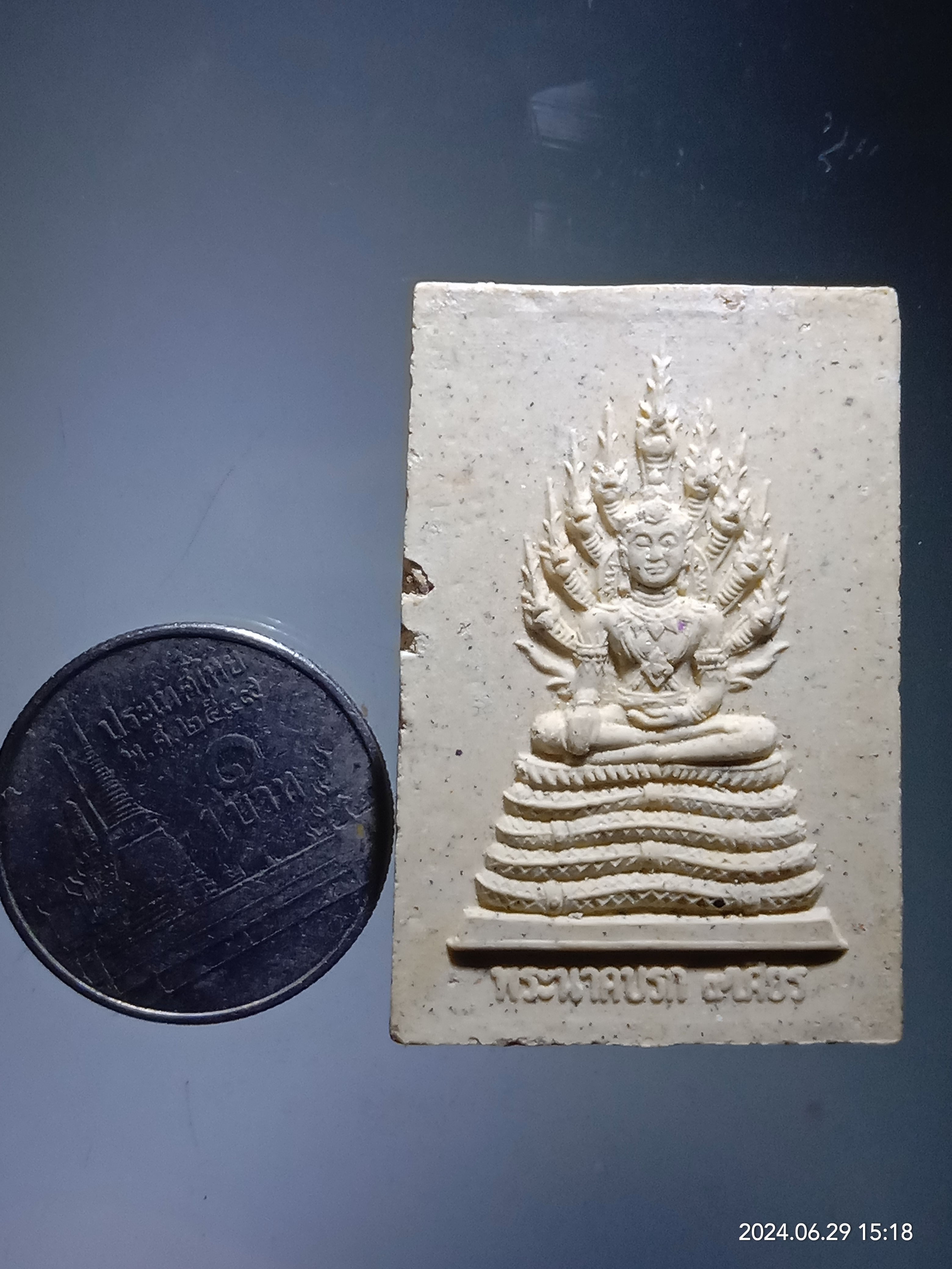 รหัสสินค้า พระเนื้อดิน เนื้อผง เนื้อว่าน 368 พระนาคปรก 9 เศียร เนื้อผง หลังพระอุดมโชคชัยเกตุปทุมมาลา พระเมืองบังบด มีมวลสารติดอยู่ที่ขอบองค์พระนะครับ