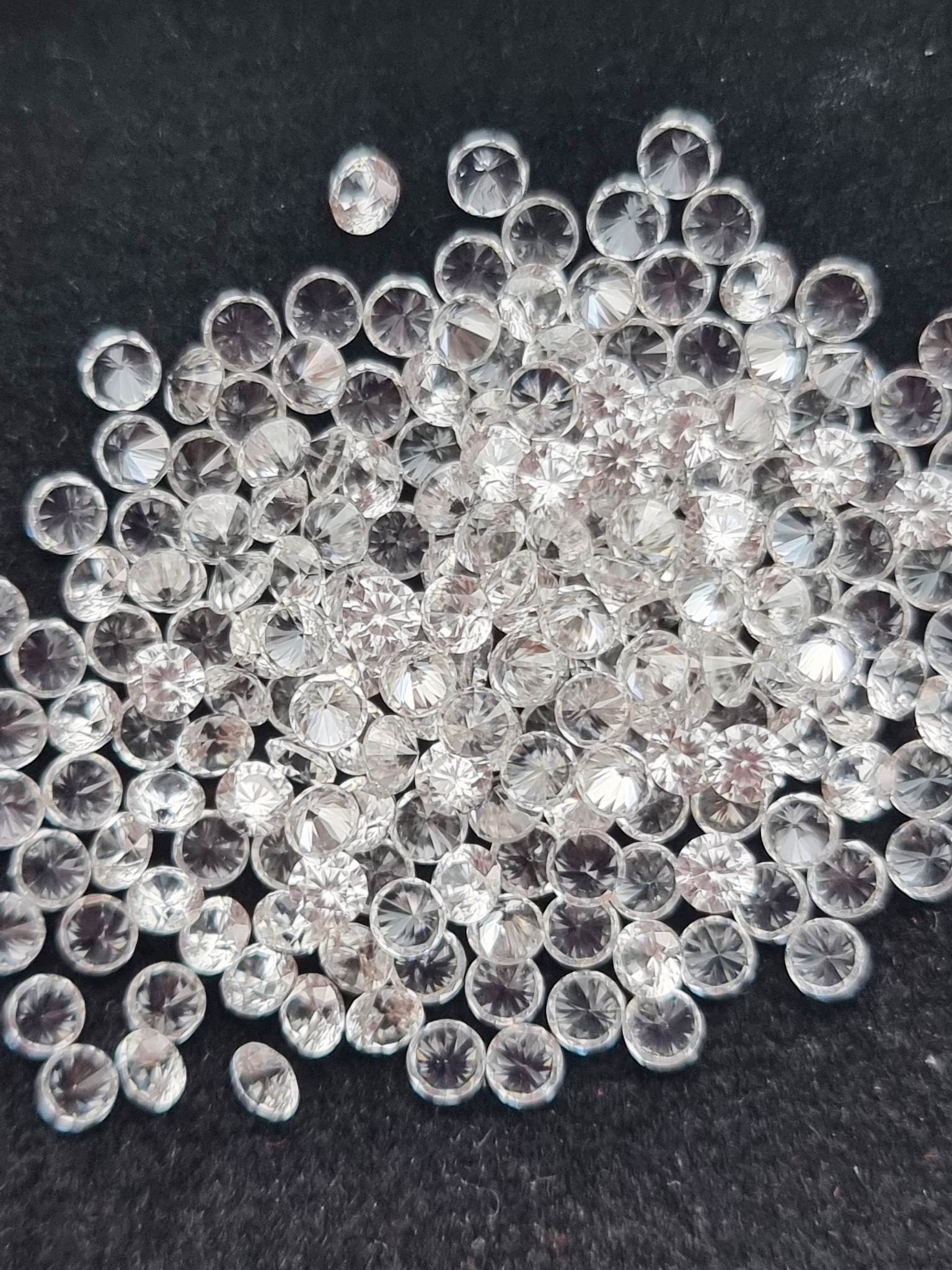 เพทายขาวกลมเจียรเหลี่ยม Size 2.7 มม. 1 กะรัต