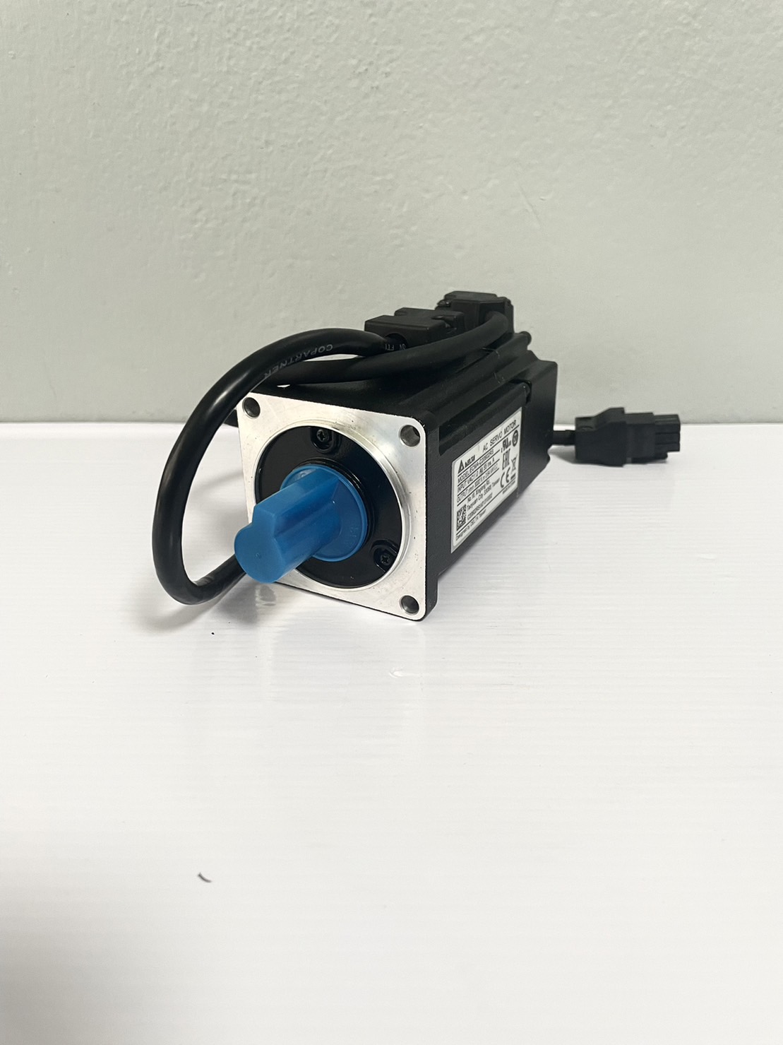 Delta AC servo motor ECMA-C20602RS 200W key waywith oil seal/screw hole