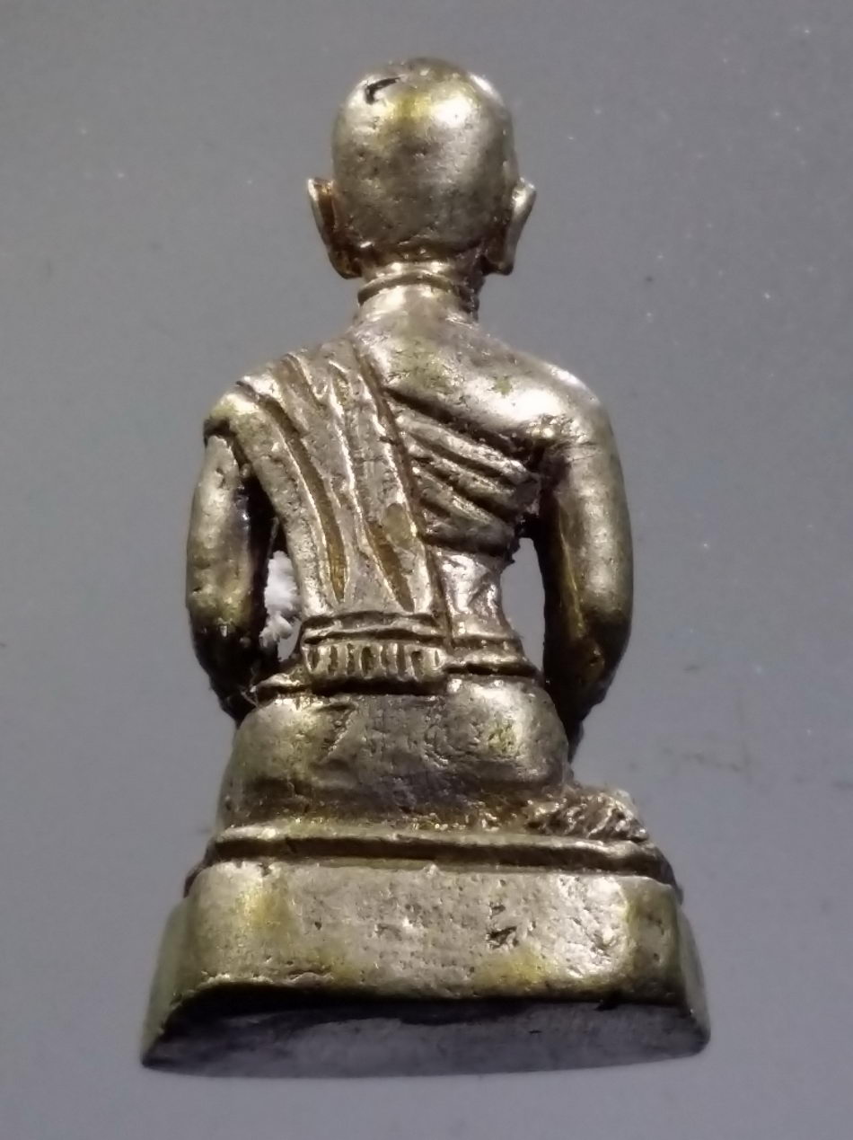 รหัสสินค้า พระมีกล่อง 3643 รูปหล่อ แม่ชี เนื้อนวโลหะแก่เงิน หล่อโบราณ หล่อตัน วัดสระยายชี อำเภอสามง่าม จังหวัดพิจิตร