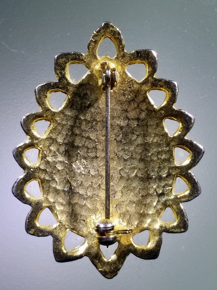 Antig LSD 497 ล็อกเก็ตเข็มกลัดกะไหล่ทองฝังเพชร ฤาษี ไม่ทราบสำนัก