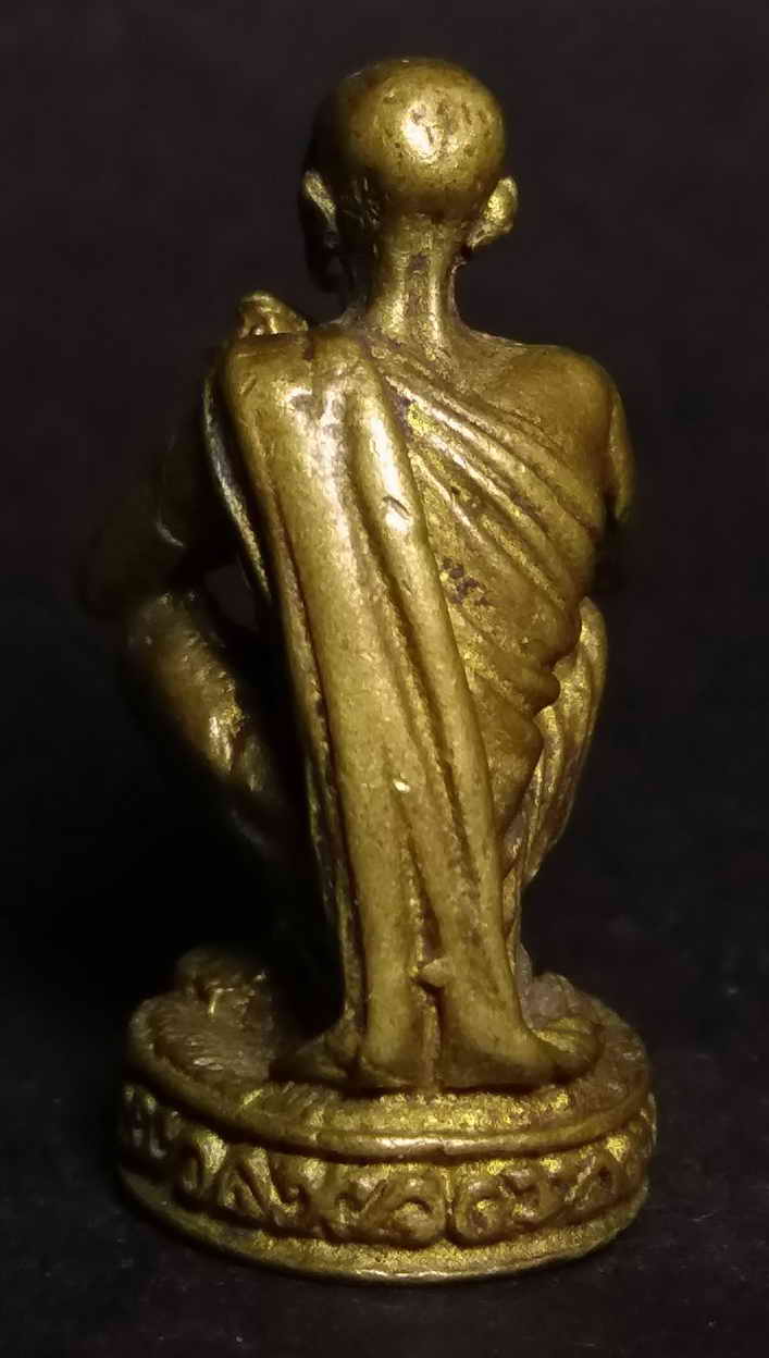 รหัสสินค้า พระกริ่ง พระหล่อ 052 รูปหล่อท่านั่งเอกลักษณ์ หลวงพ่อคูณ วัดบ้านไร่ จ.นครราชสีมา สร้างปี 2536 พระรายการนี้ให้เช่าบูชาแล้ว