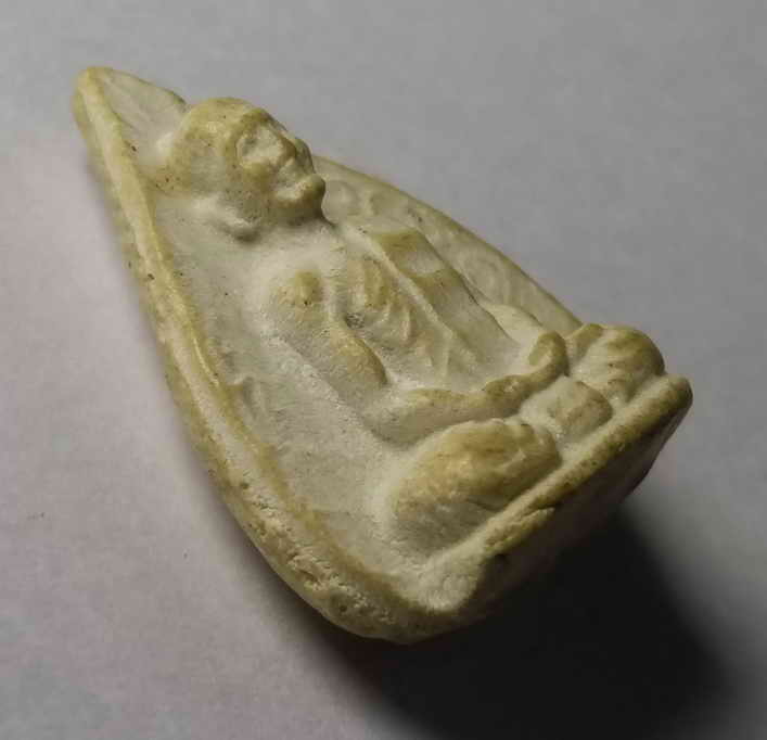 รหัสสินค้า พระไม่ทราบที่ 064 พระผงใบโพธิ์รูปเหมือนท่านเจ้าคุณนรฯ หลังยันต์น้ำเต้า ไม่ทราบที่ ไม่ทราบปีที่สร้าง ใต้ฐานกดโค๊ต ตราดอกจัน พระรายการนี้ให้เช่าบูชาแล้ว