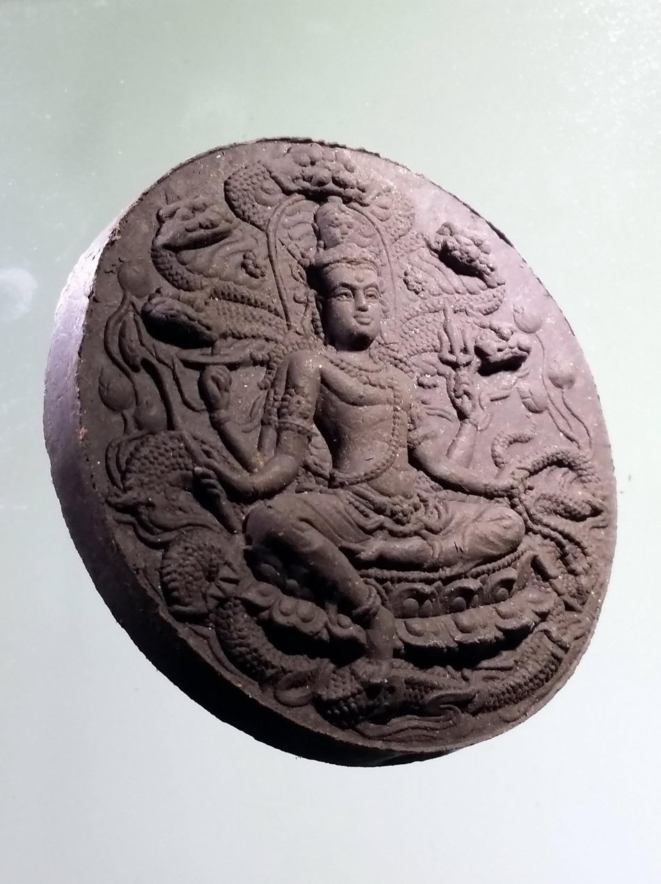 รหัสสินค้า จตุคามรามเทพ 791 พระเทวราชโพธิสัตว์จตุคามรามเทพ รุ่นมหาปาฏิหาริย์มั่งมีทรัพย์ เนื้อว่านกากยายักษ์โรยผงตะไบ ฝังโค๊ต นะโมเงิน กล่องแปดเหลี่ยม