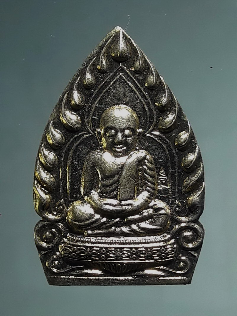 antig FB 377 เหรียญทองฝาบาตรพิมพ์เจ้าสัว หลวงพ่อเงิน วัดบางคลาน ออกวัดวิจิตราราม อำเภอเมือง จังหวัดพิจิตร รุ่นเศรษฐีใหม่ ตอกโค๊ต