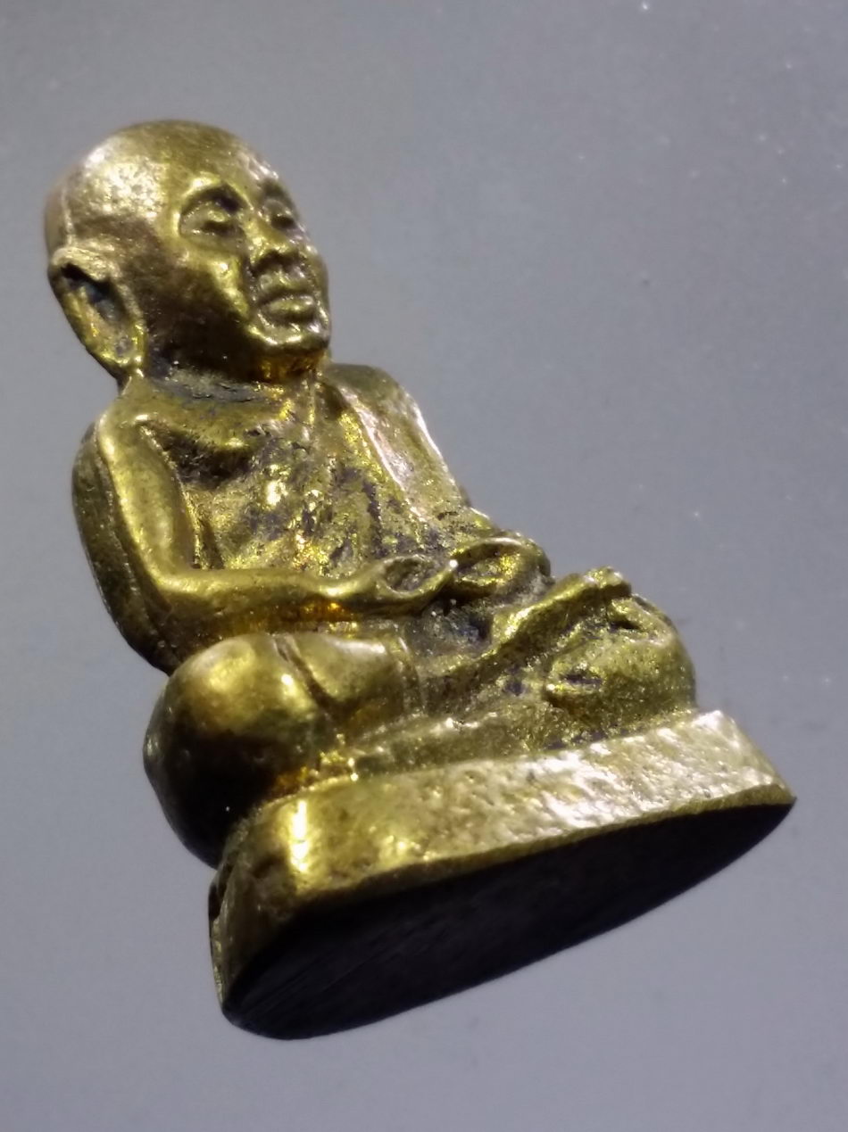 รหัสสินค้า พระมีกล่อง 3645 รูปหล่อหลวงพ่อเงิน วัดบางคลาน จังหวัดพิจิตร รุ่น กศน. ๓๙ (การศึกษานอกโรงเรียน จัดสร้าง)