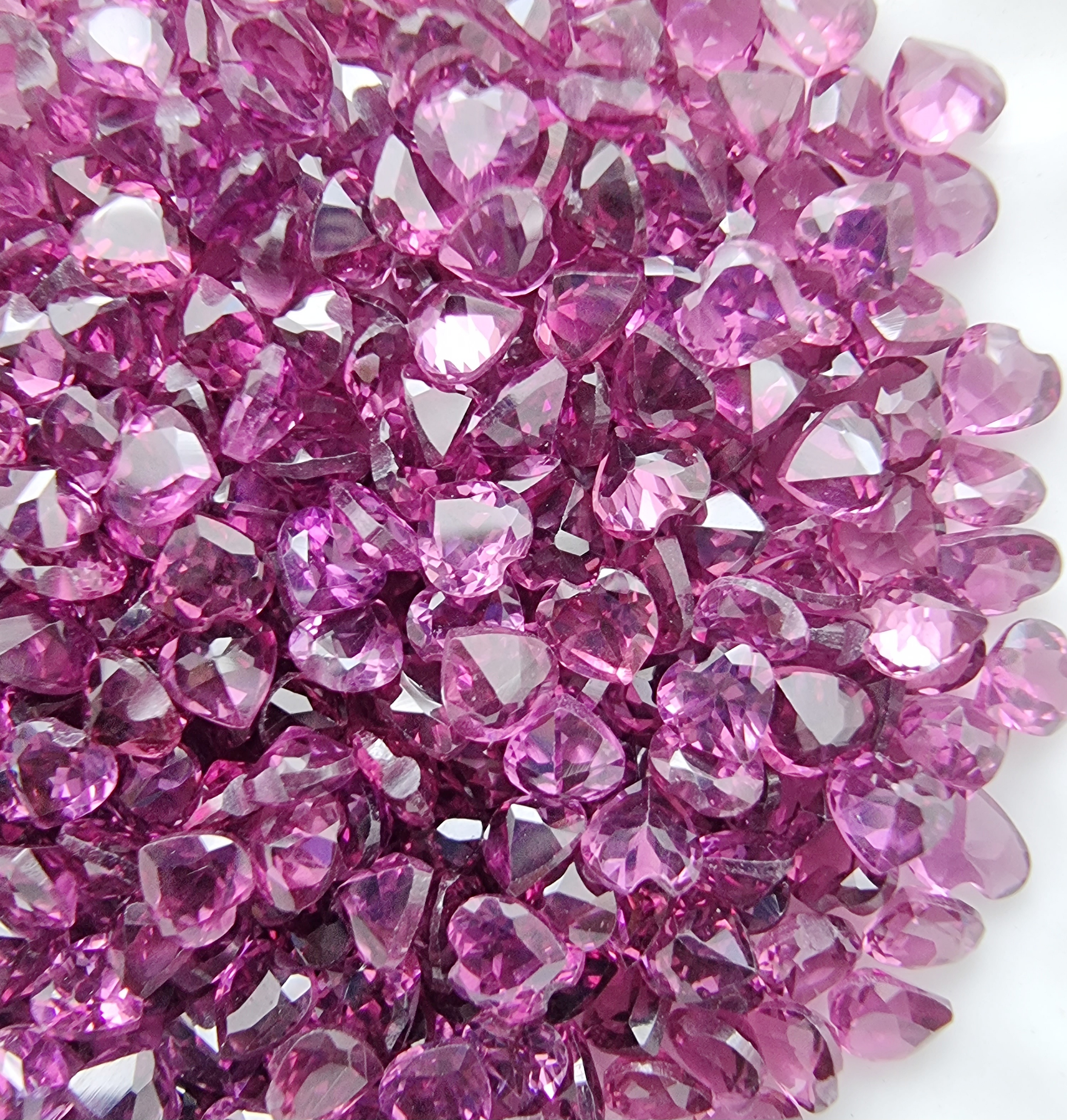 พลอยโรโดไลท์หัวใจ 3.0 มม. 5 กะรัต